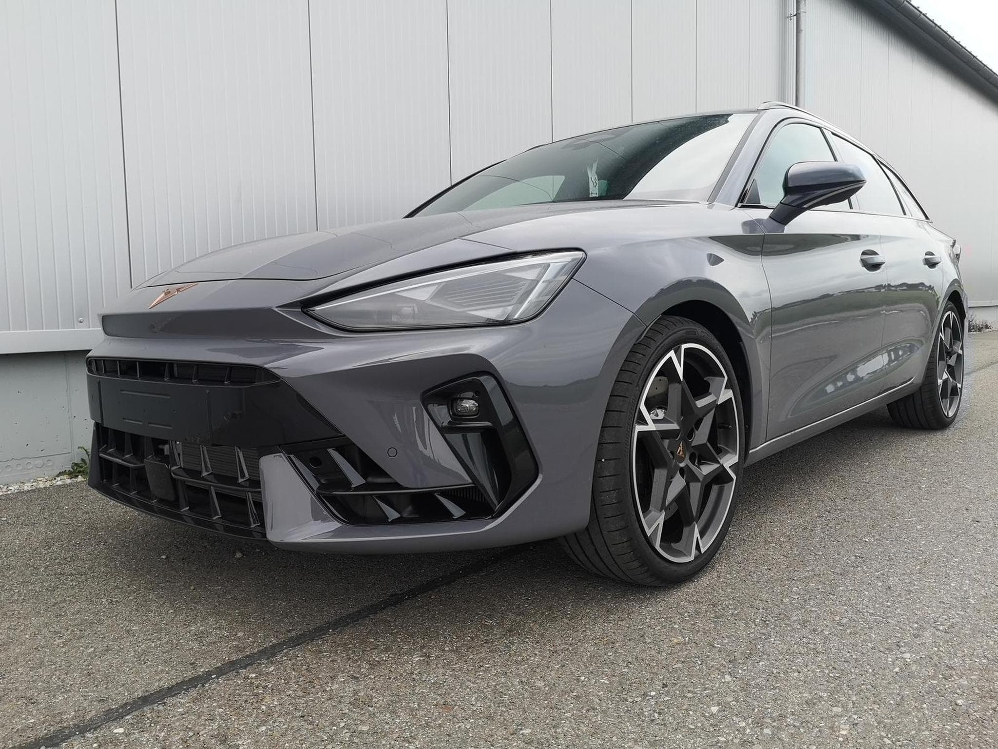 Cupra Leon 2.0 TSI 245 kW 4Drive VZ (2026) - Photo 1