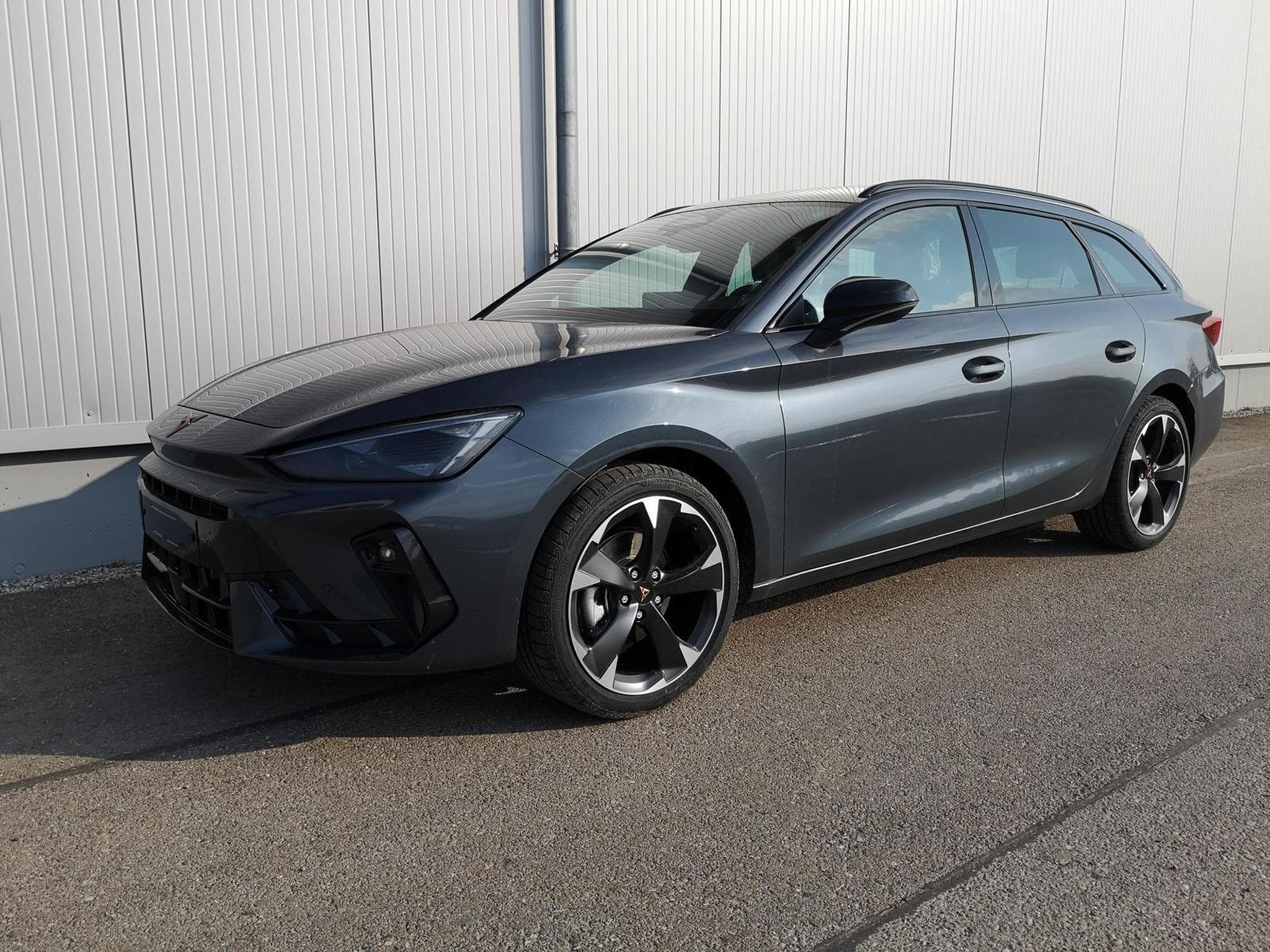 Cupra Leon 1.5 eTSI 110 kW (2026) - Photo 1