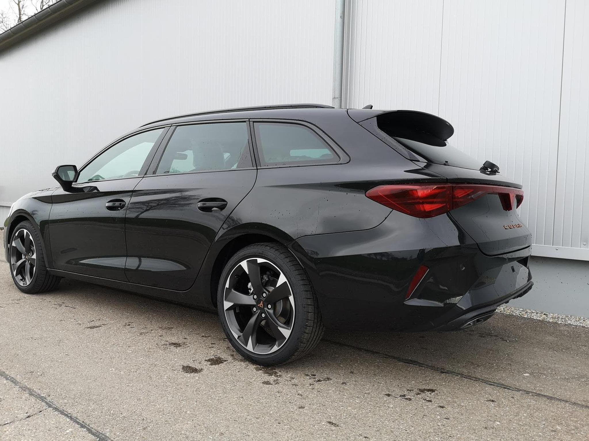 Cupra Leon 2.0TSI 150 kW (2026) - Photo 2