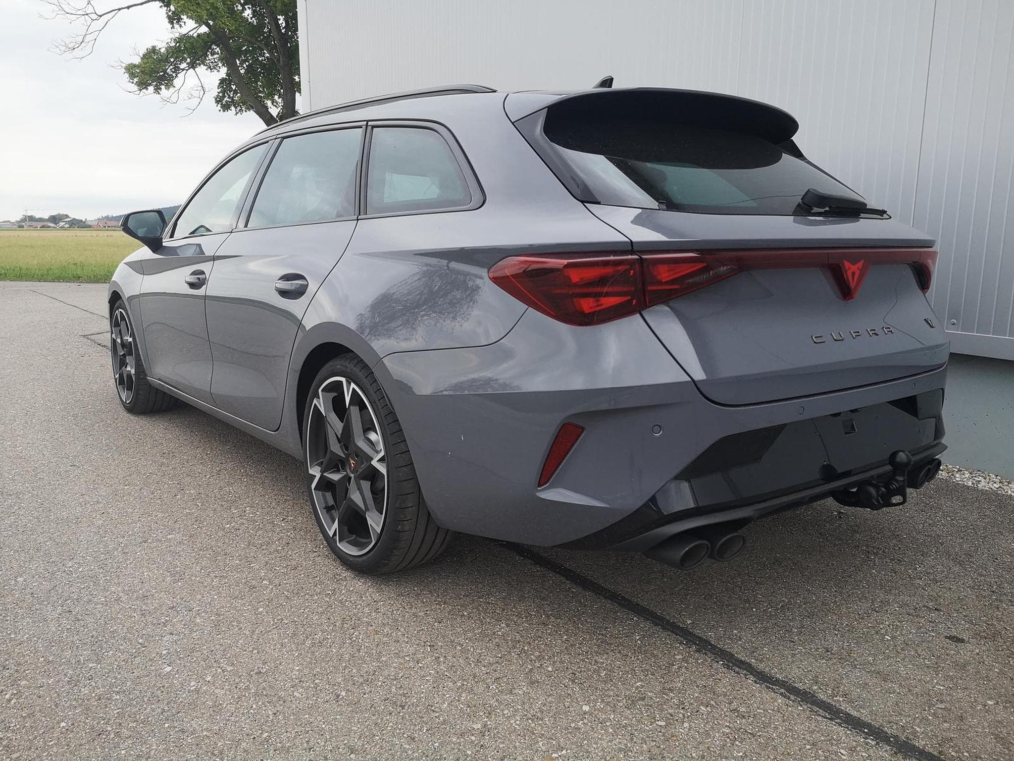 Cupra Leon 2.0 TSI 245 kW 4Drive VZ (2026) - Photo 3