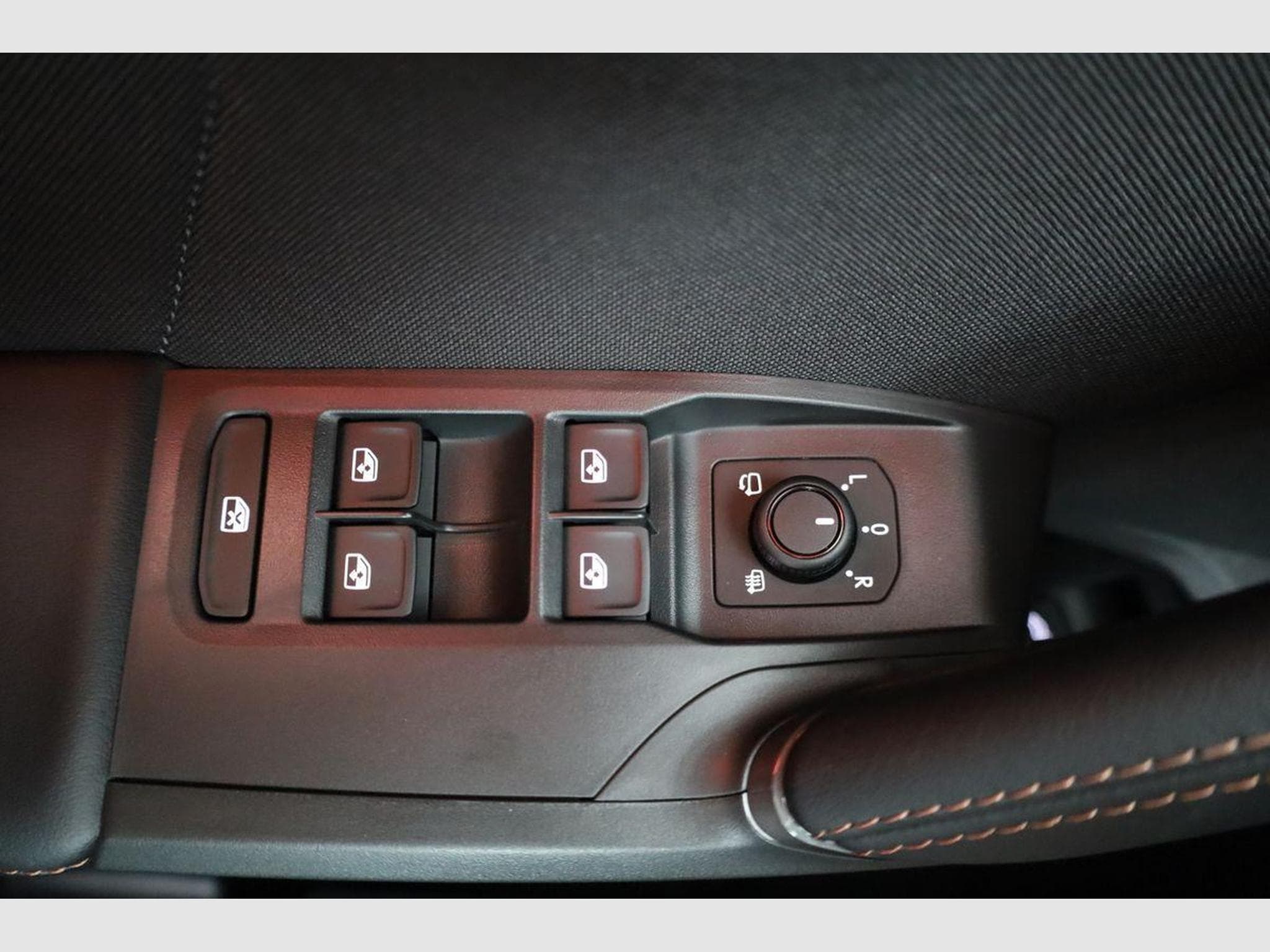 Cupra Leon 2.0 TSI 150 kW 4Drive (2026) - Photo 7