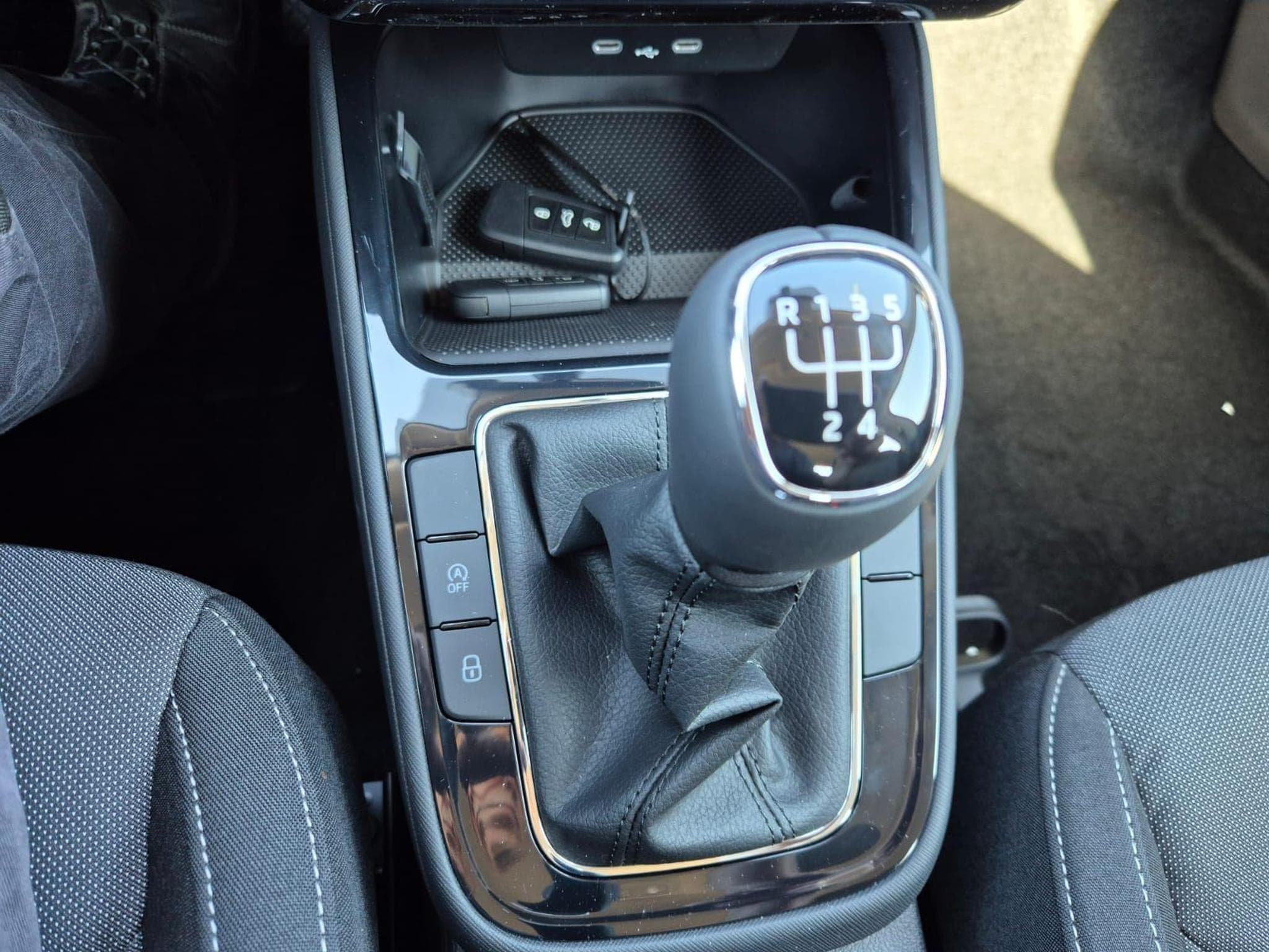 Skoda Fabia 1.0 TSI 95PS (2026) - Photo 23