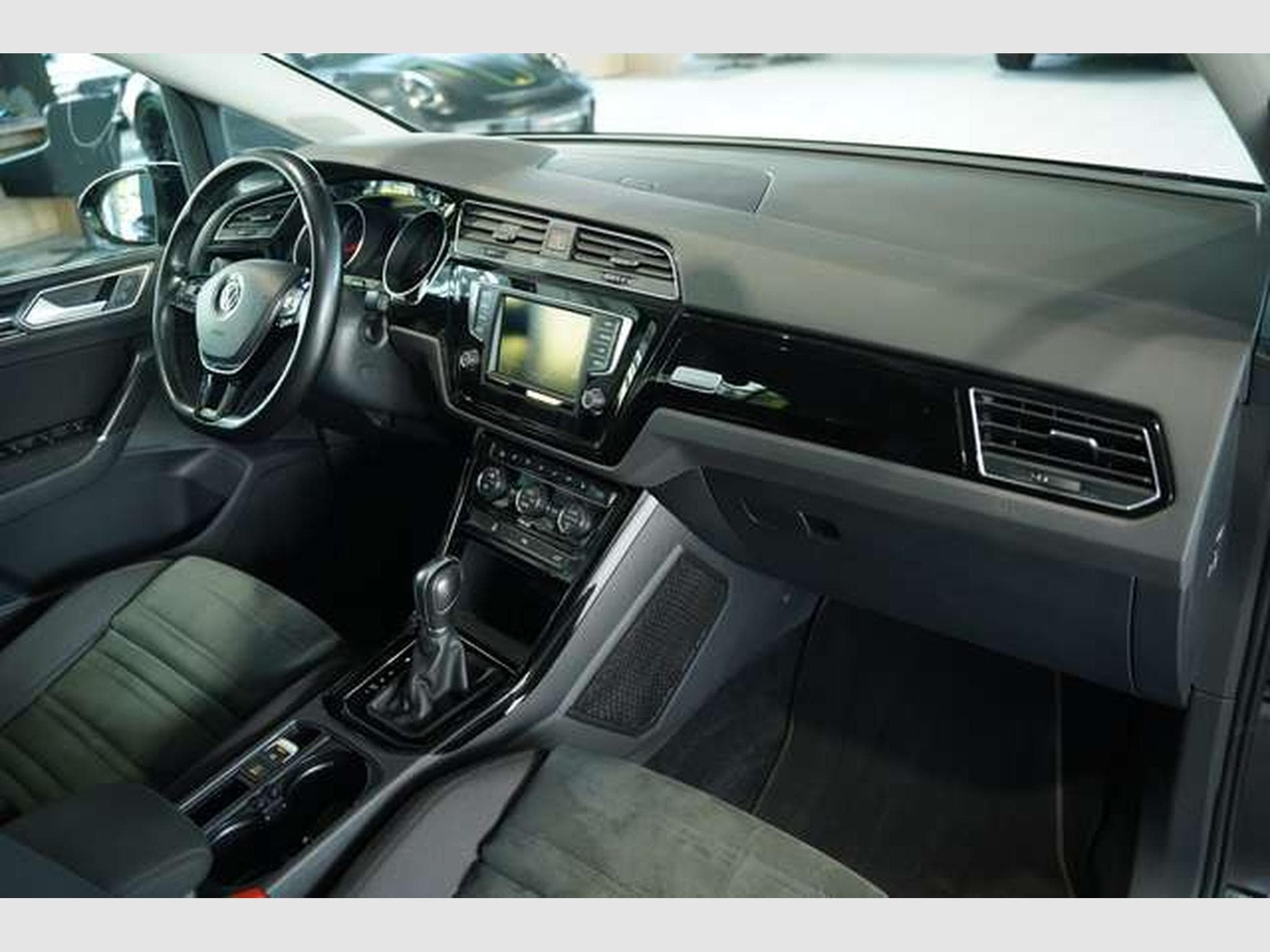 VW Touran Highline BMT *Massage *KAM *ACC *7-Sitzer (2016) - Photo 17