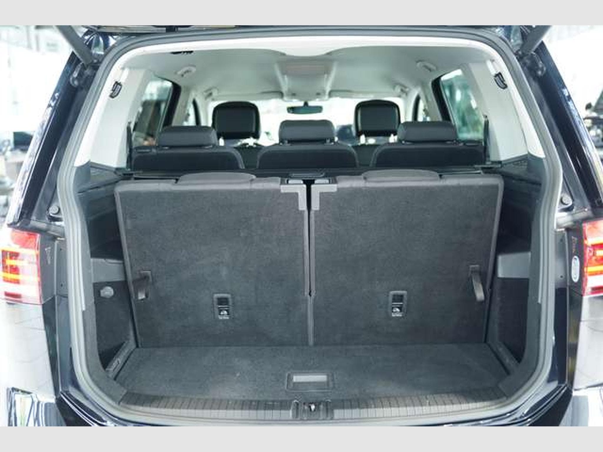 VW Touran Highline BMT *Massage *KAM *ACC *7-Sitzer (2016) - Photo 35