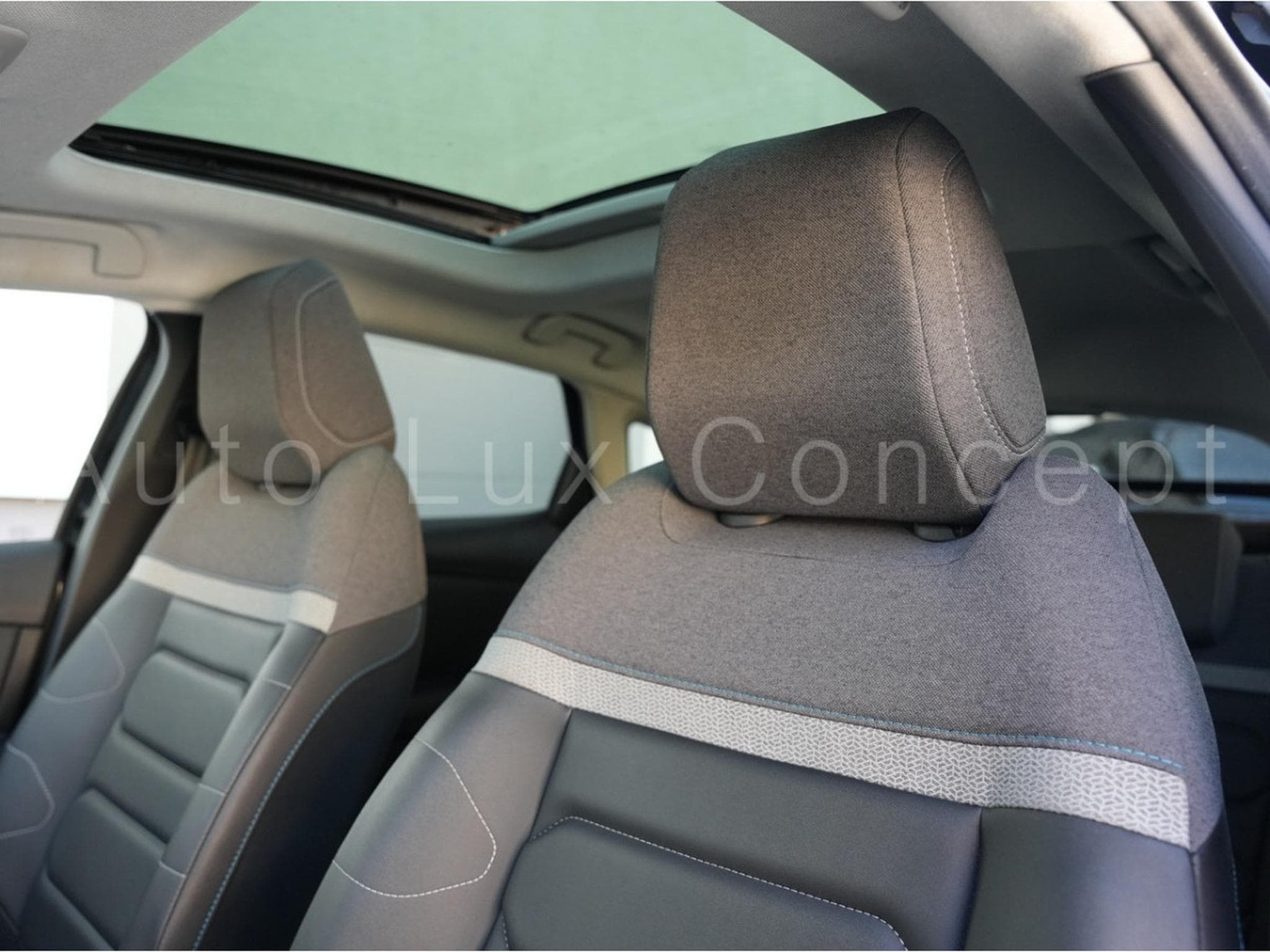 Citroën C4 1.5 BlueHDi 130 S&S EAT8 MAX (2024) - Photo 8