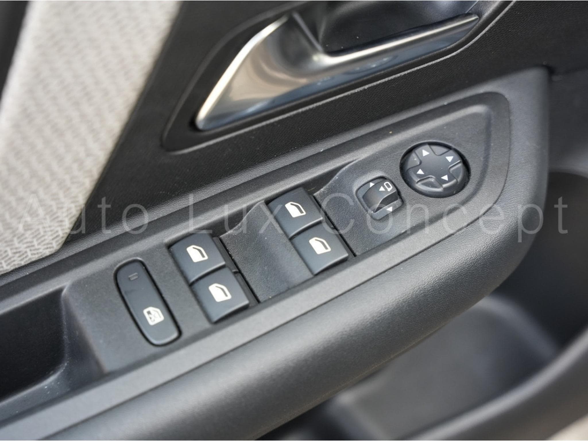 Citroën C4 1.5 BlueHDi 130 S&S EAT8 MAX (2024) - Photo 14