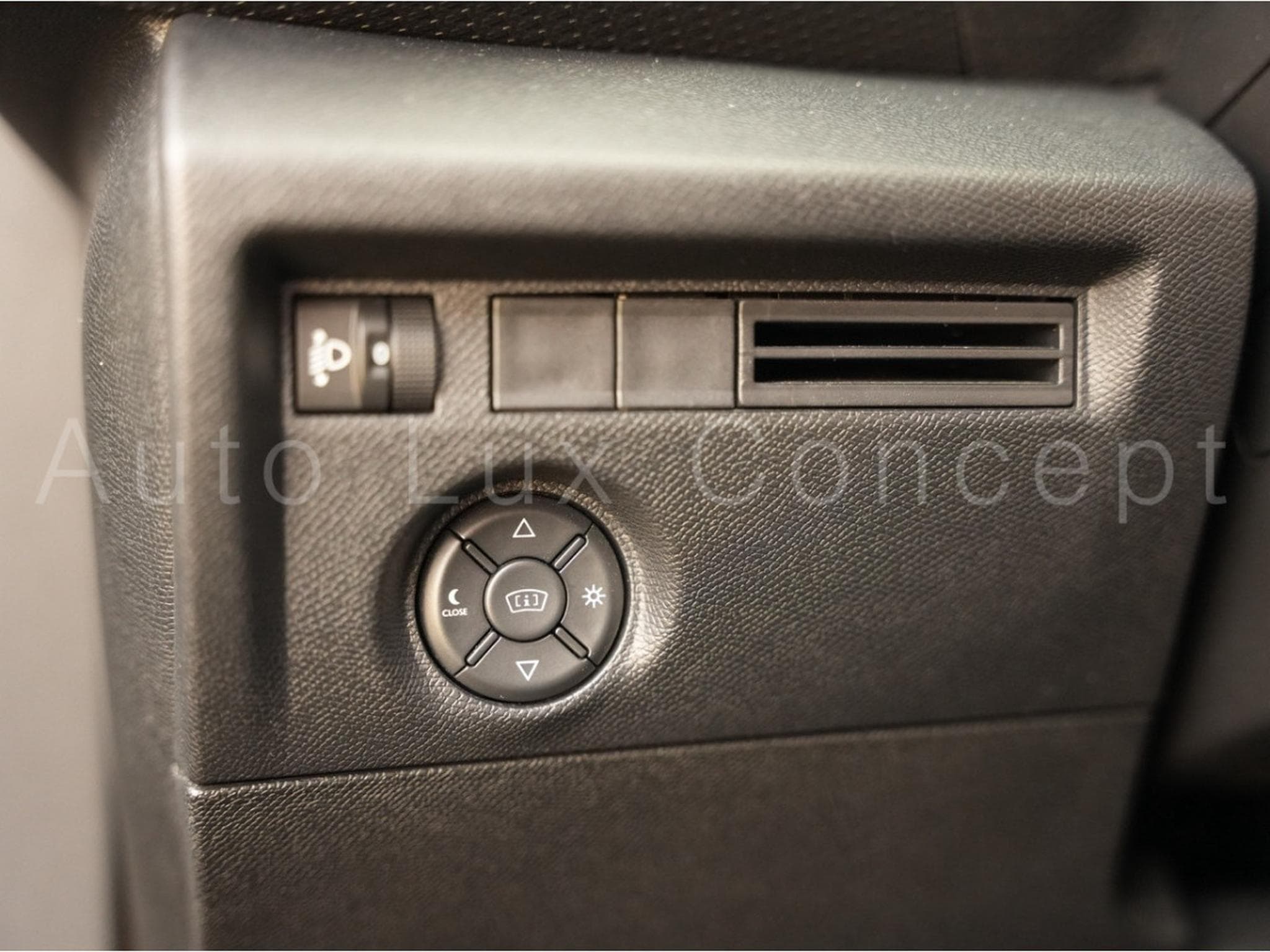 Citroën C4 1.5 BlueHDi 130 S&S EAT8 MAX (2024) - Photo 15