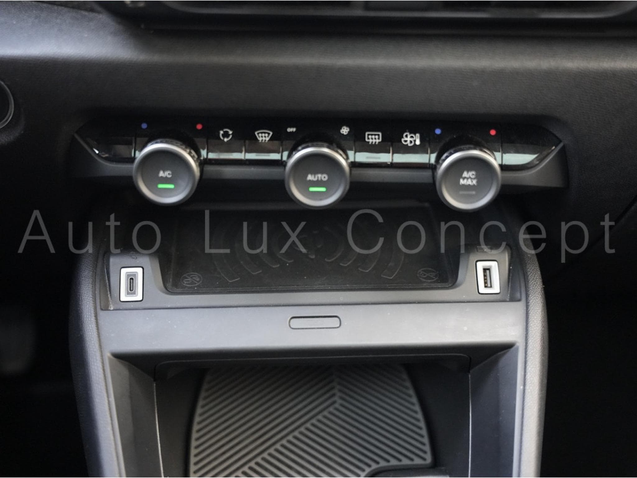 Citroën C4 1.5 BlueHDi 130 S&S EAT8 MAX (2024) - Photo 22