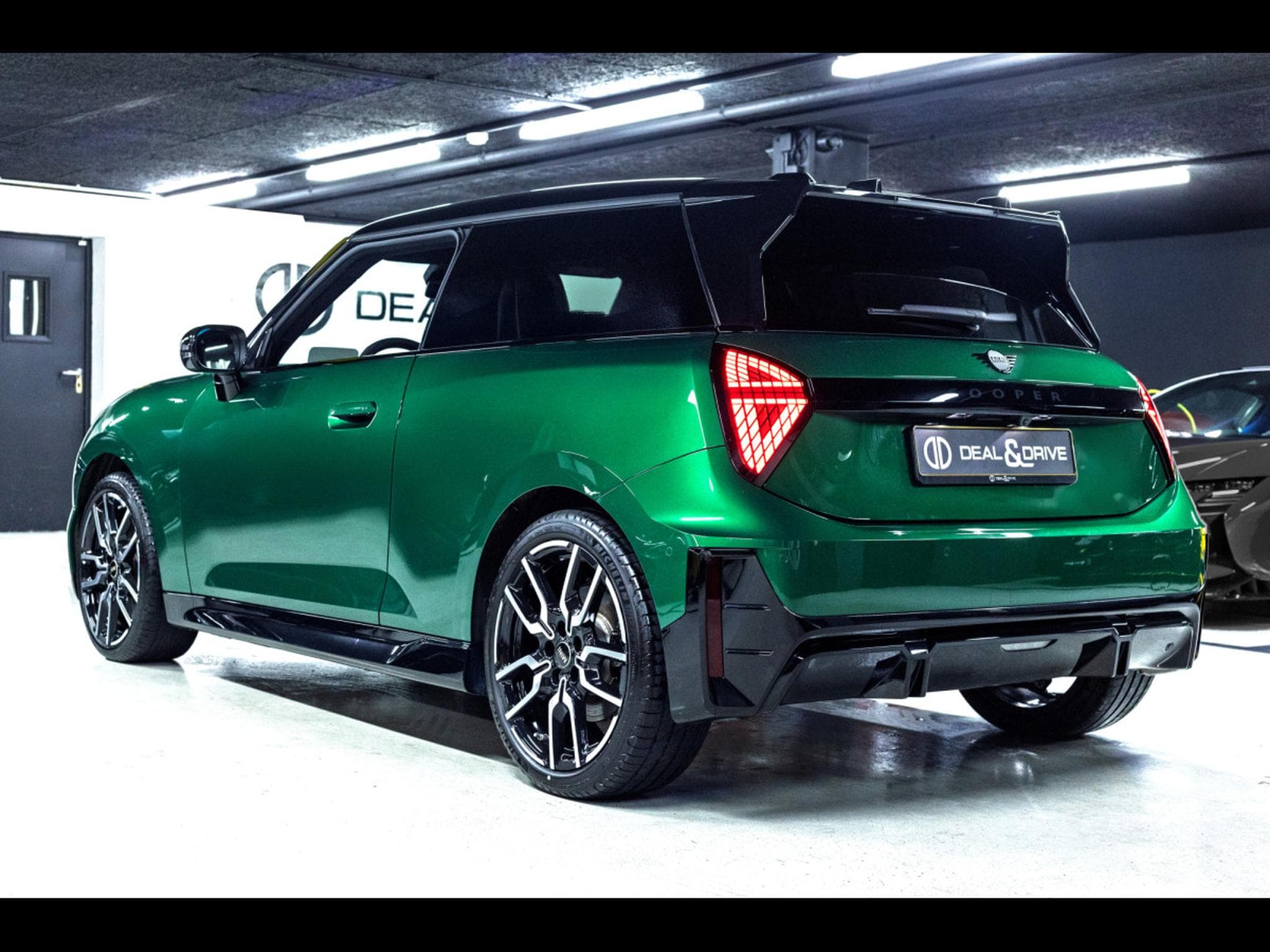 Mini Cooper E 3-DOOR PACK JOHN COOPER WORKS - PACK M - BRITISH RACING GR (2025) - Photo 7