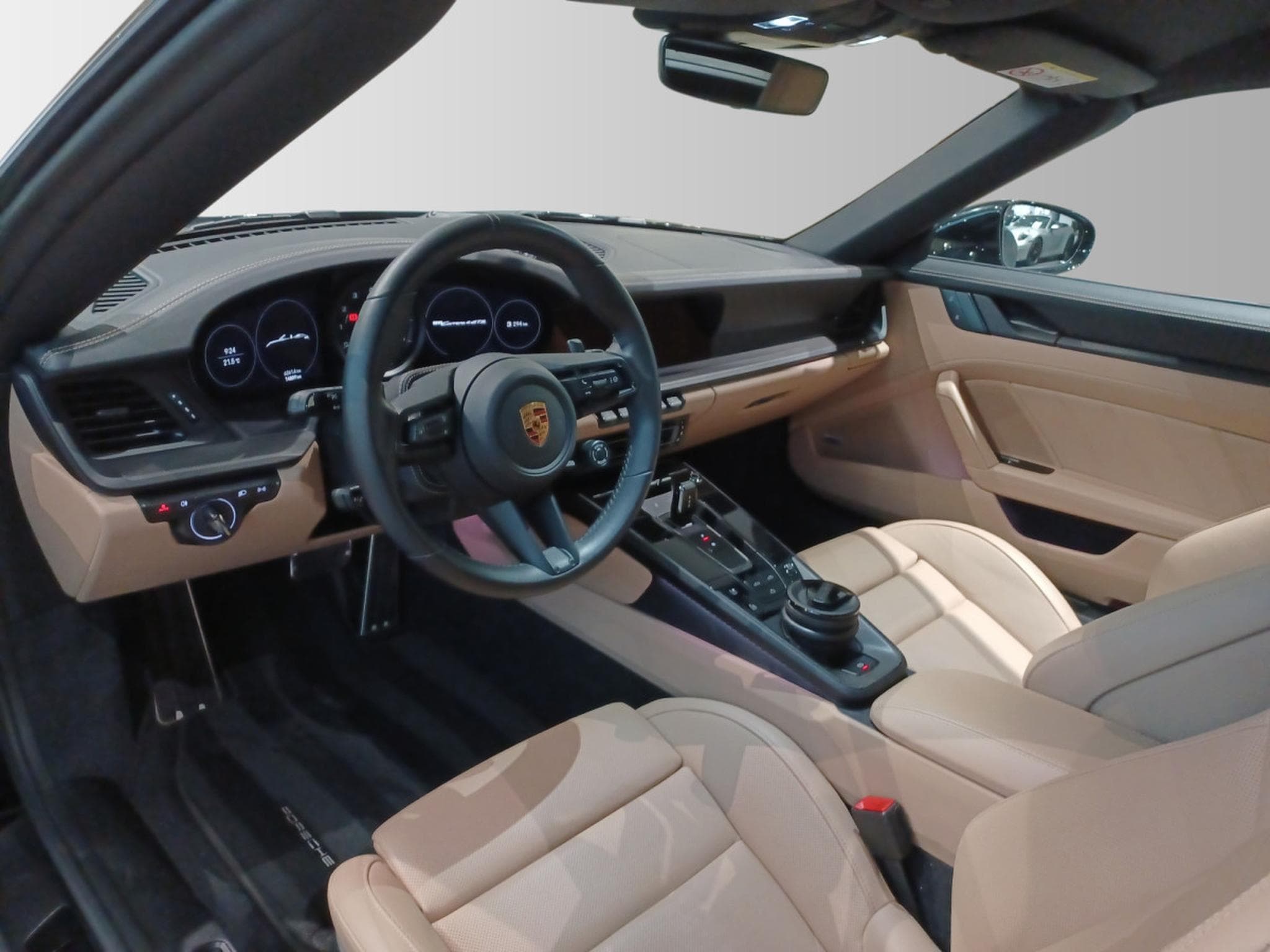 Porsche 911 Carrera 4 GTS Cabriolet (2024) - Photo 8