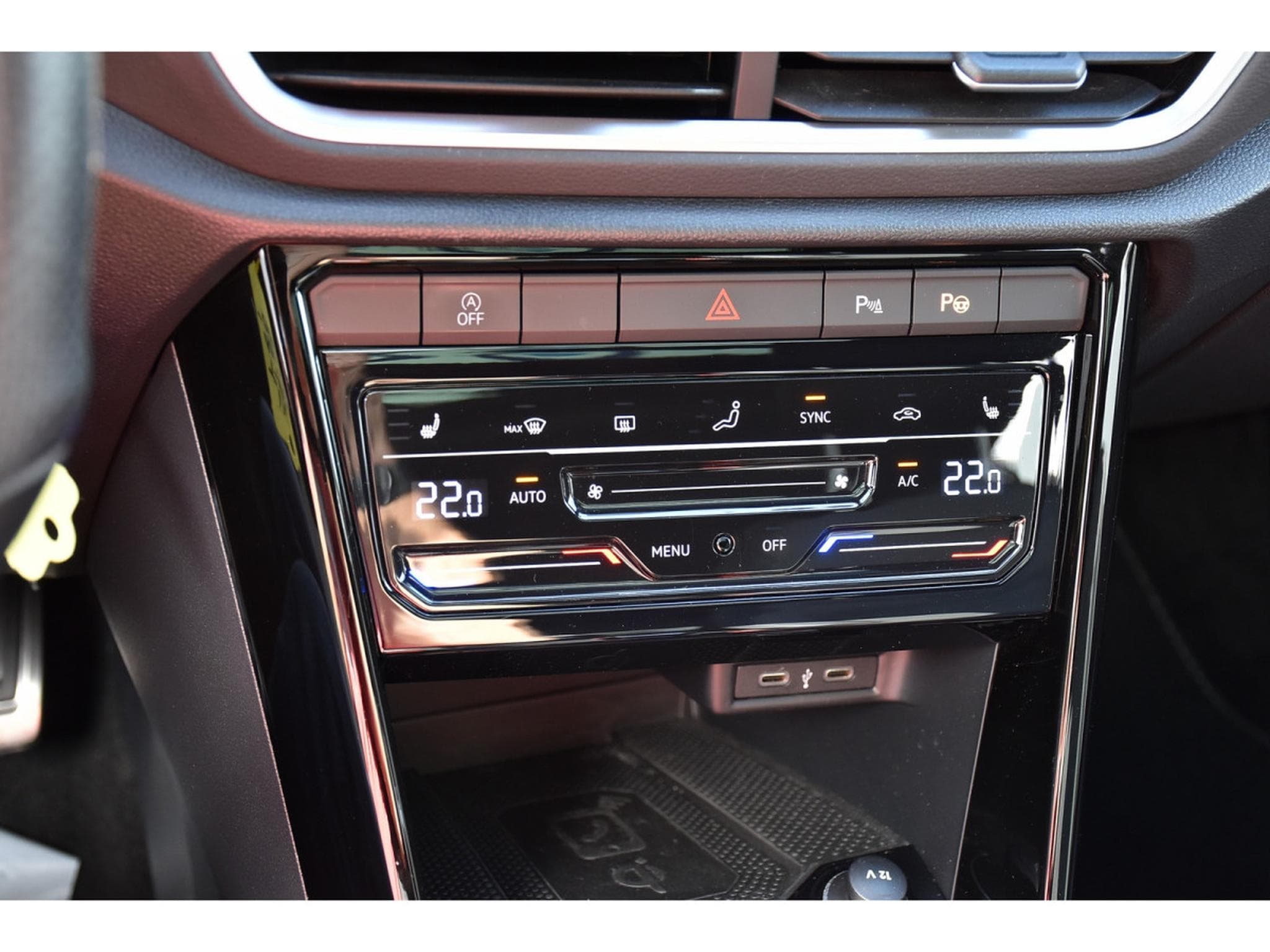 VW T-Roc 2.0 TSI 4Motion R-Line DSG PANO TRAVEL CAM PARK 1° MAIN (2022) - Photo 18