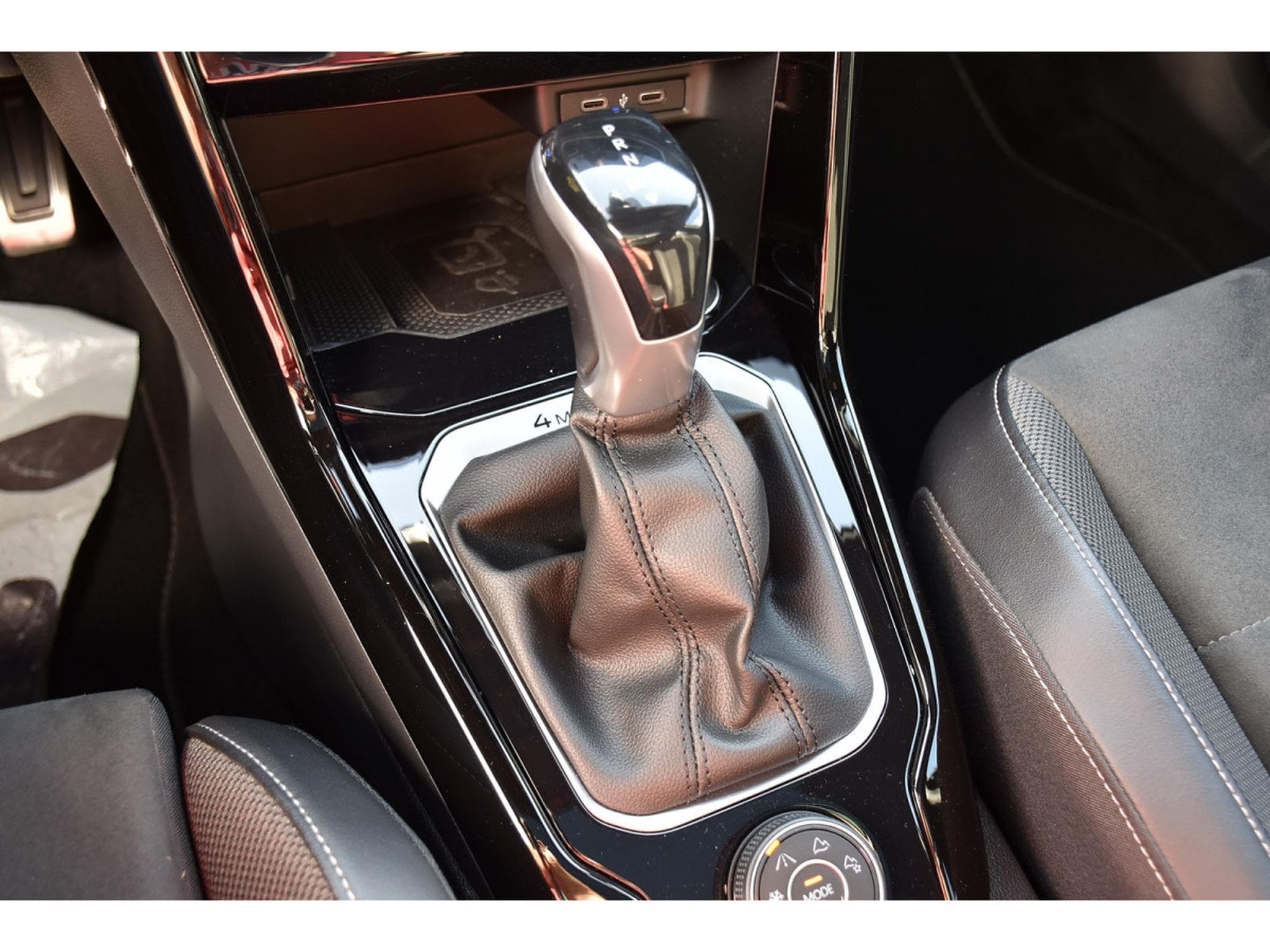 VW T-Roc 2.0 TSI 4Motion R-Line DSG PANO TRAVEL CAM PARK 1° MAIN (2022) - Photo 19