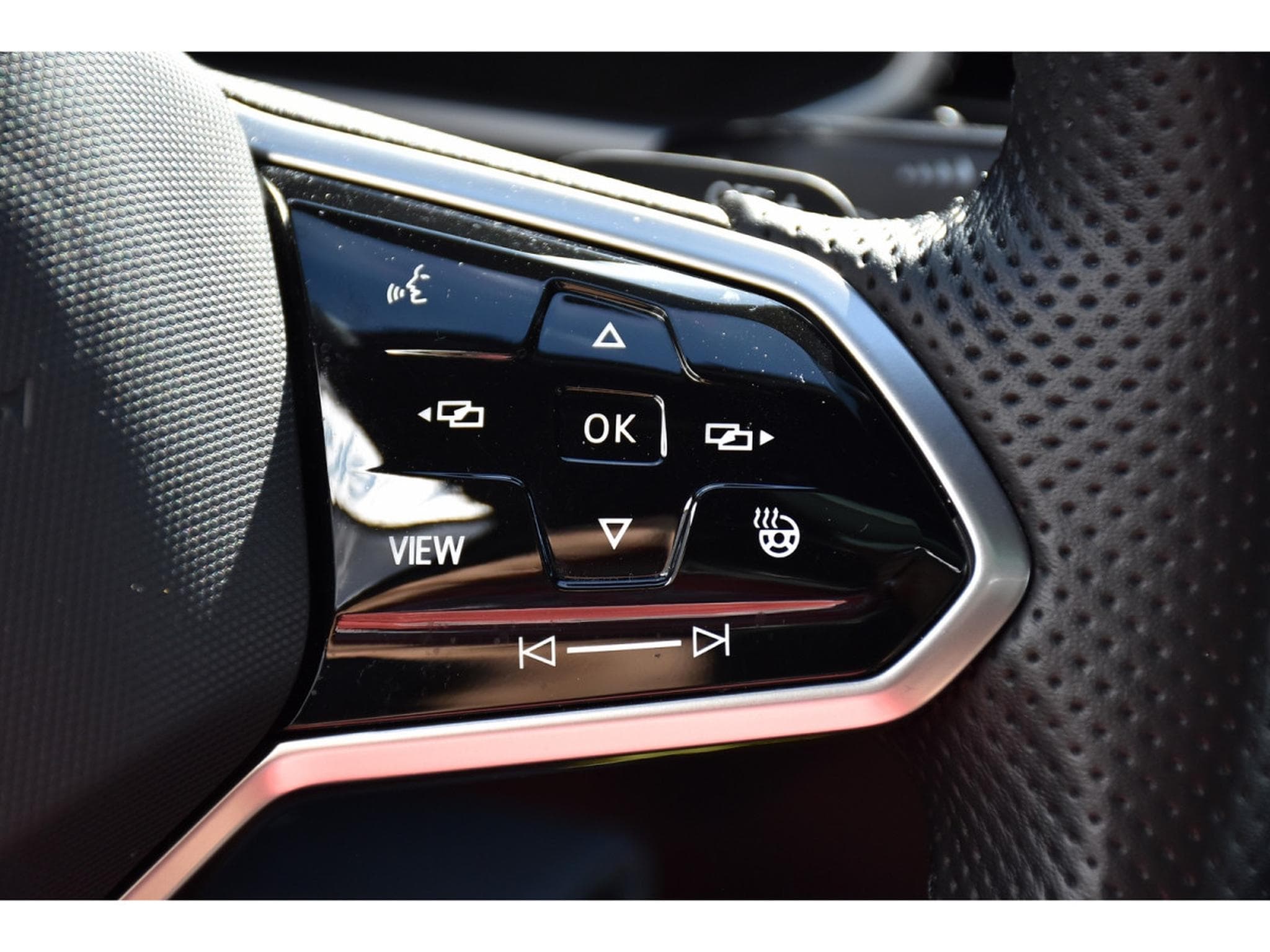 VW T-Roc 2.0 TSI 4Motion R-Line DSG PANO TRAVEL CAM PARK 1° MAIN (2022) - Photo 22