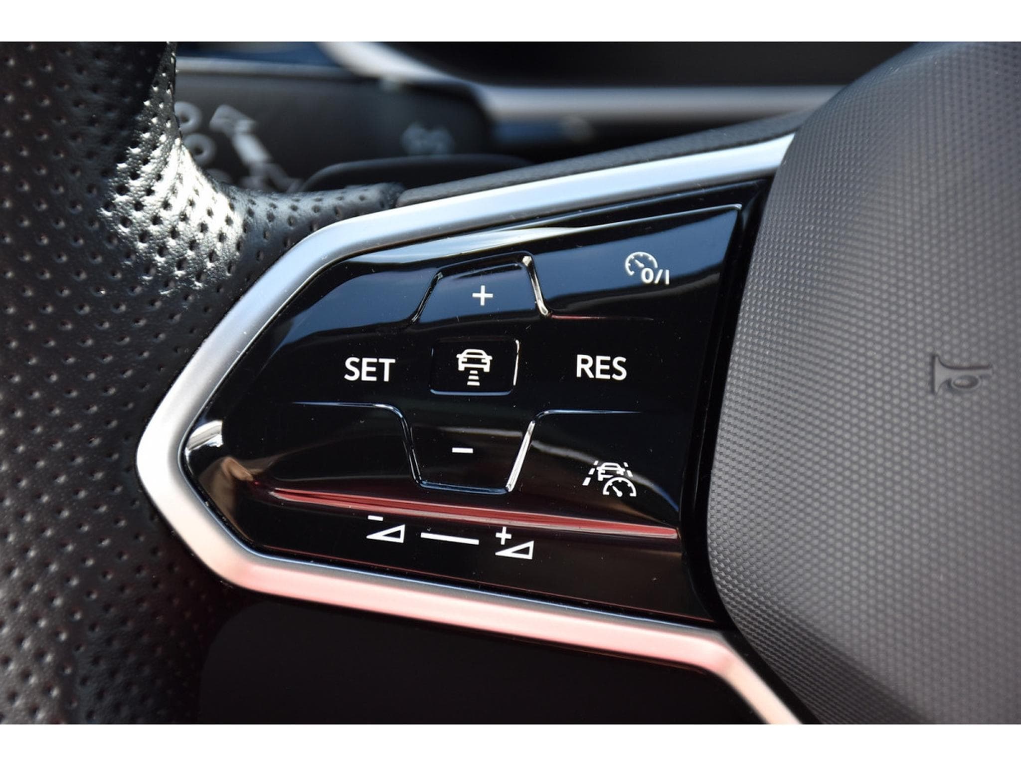 VW T-Roc 2.0 TSI 4Motion R-Line DSG PANO TRAVEL CAM PARK 1° MAIN (2022) - Photo 21