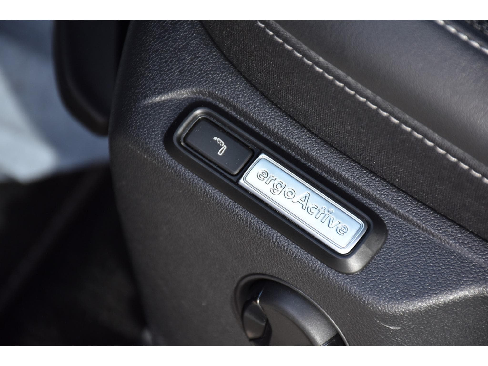 VW T-Roc 2.0 TSI 4Motion R-Line DSG PANO TRAVEL CAM PARK 1° MAIN (2022) - Photo 23