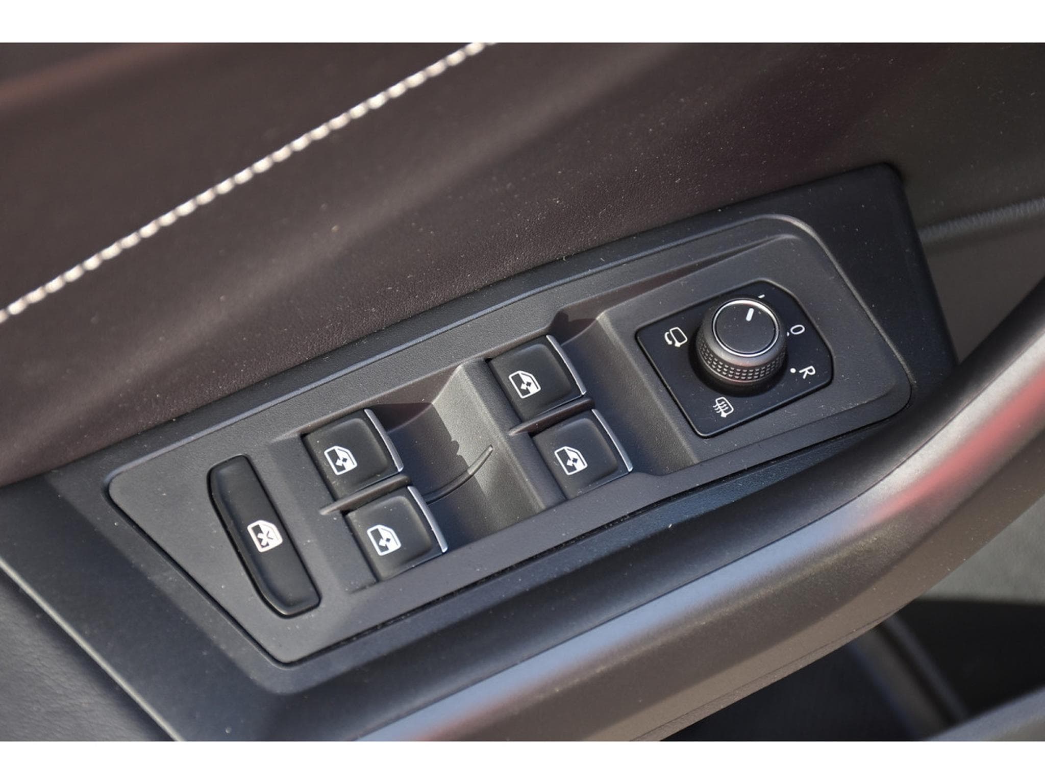 VW T-Roc 2.0 TSI 4Motion R-Line DSG PANO TRAVEL CAM PARK 1° MAIN (2022) - Photo 24
