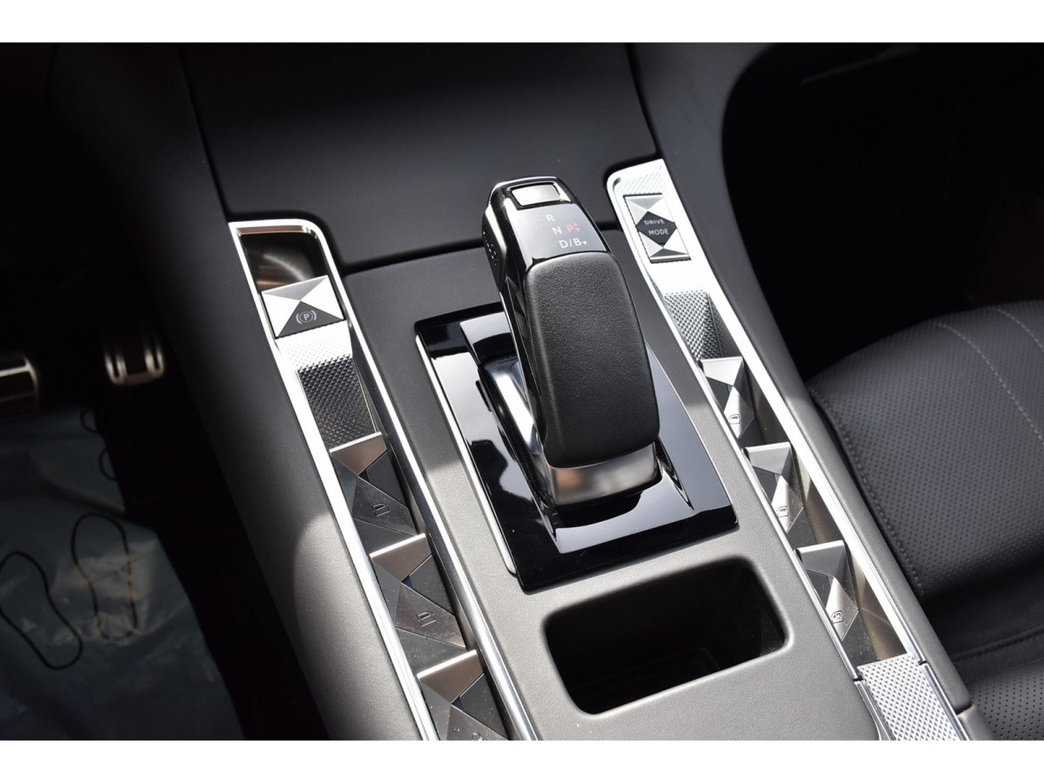 DS Automobiles DS7 1.6 Hybrid PHEV 225 Etoile PANO CUIR MEMO CAM360 1° MAIN (2025) - Photo 16