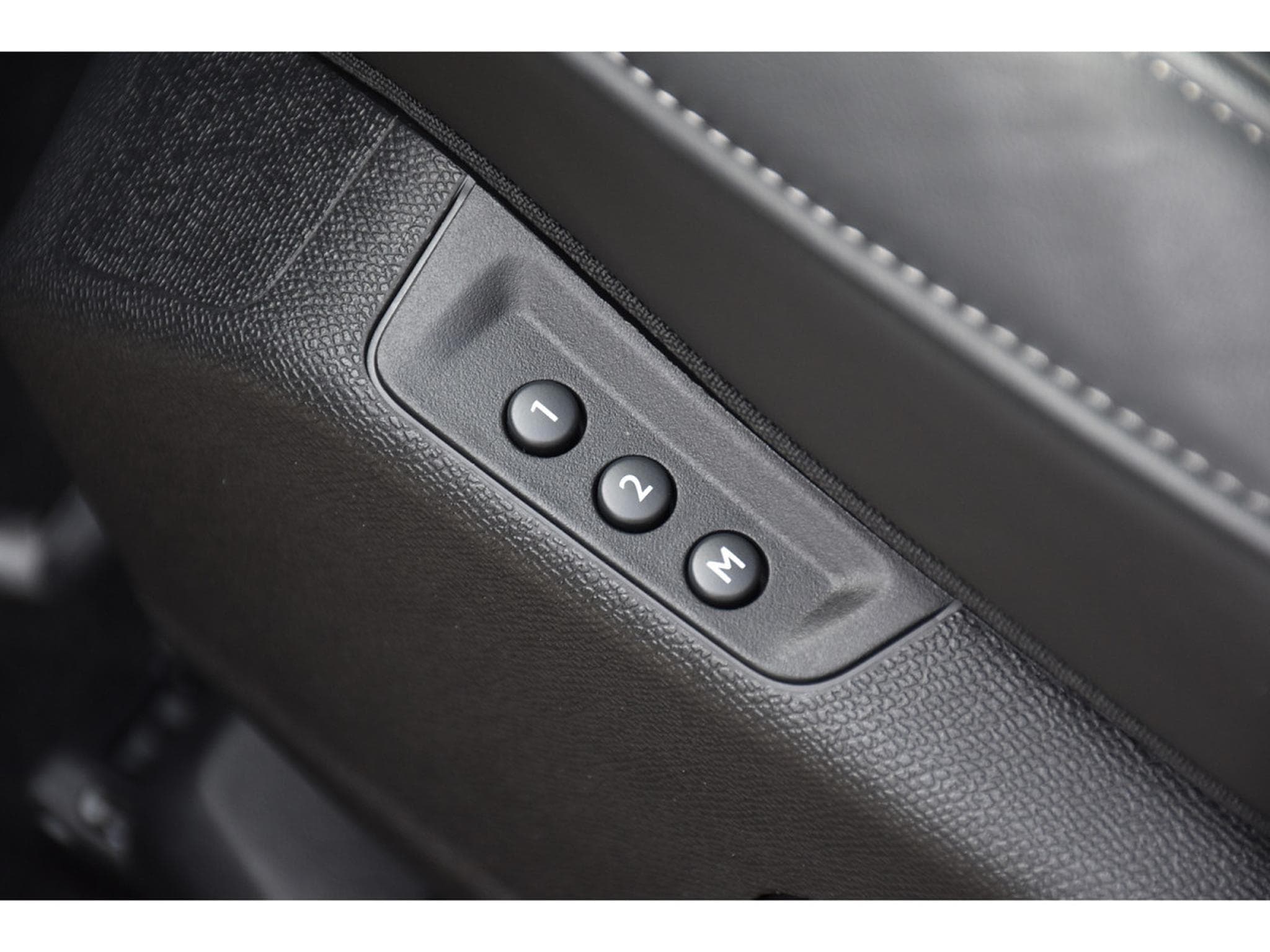 DS Automobiles DS7 1.6 Hybrid PHEV 225 Etoile PANO CUIR MEMO CAM360 1° MAIN (2025) - Photo 20