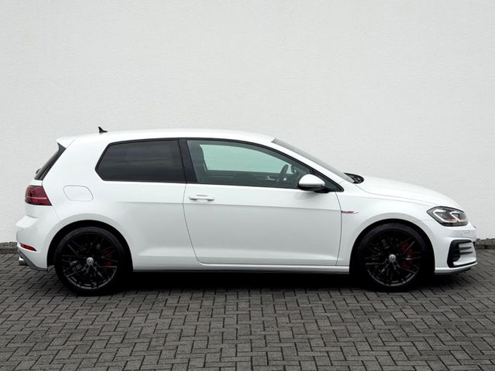 VW Golf Golf 7 Lim. GTI Performance /LED/CAM/CARPLAY/ (2019) - Photo 4
