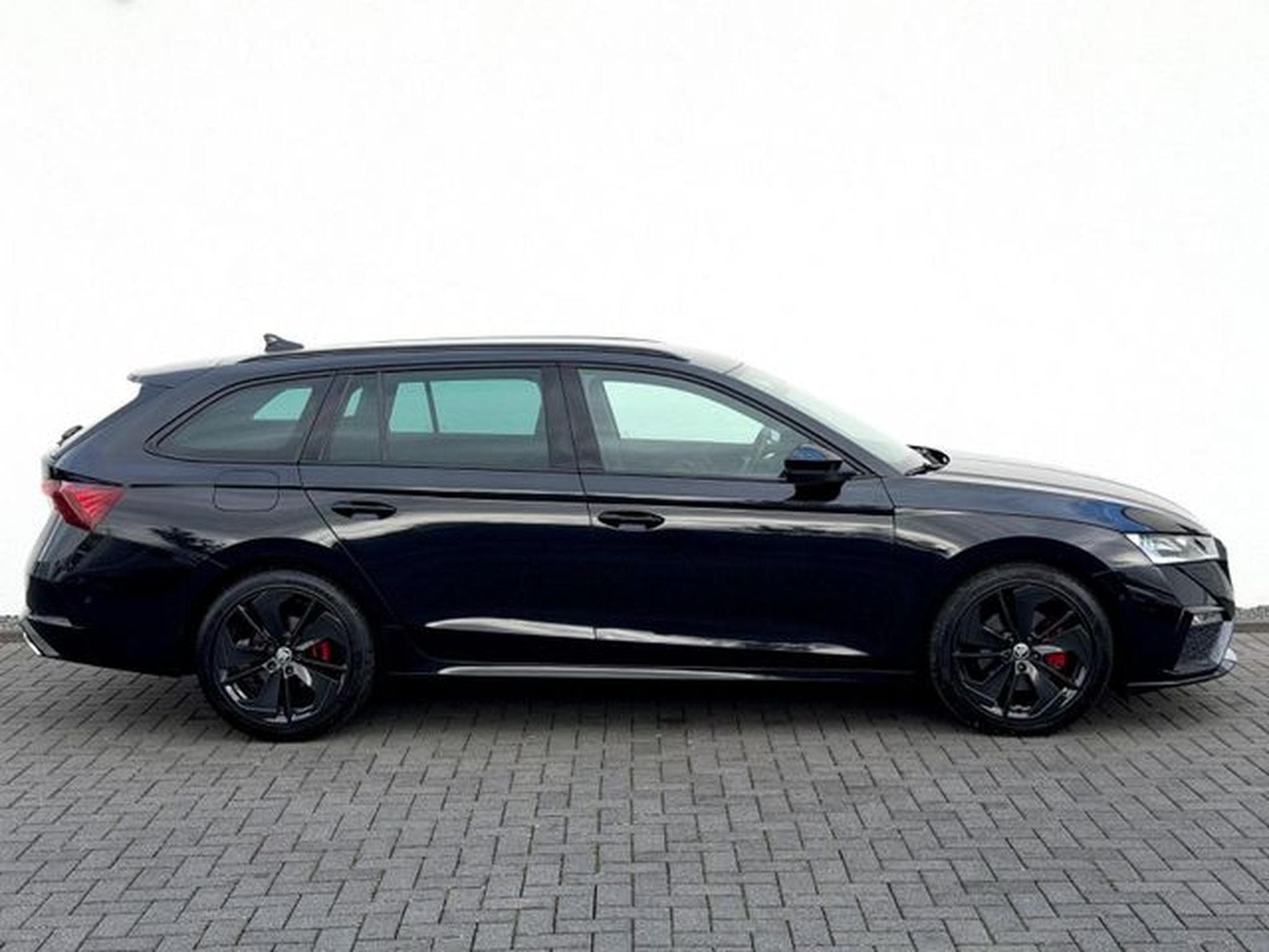 Skoda Octavia Octavia Combi RS 2.0 TDI DSG/ LED/ACC/CAM/1.HAND (2022) - Photo 4