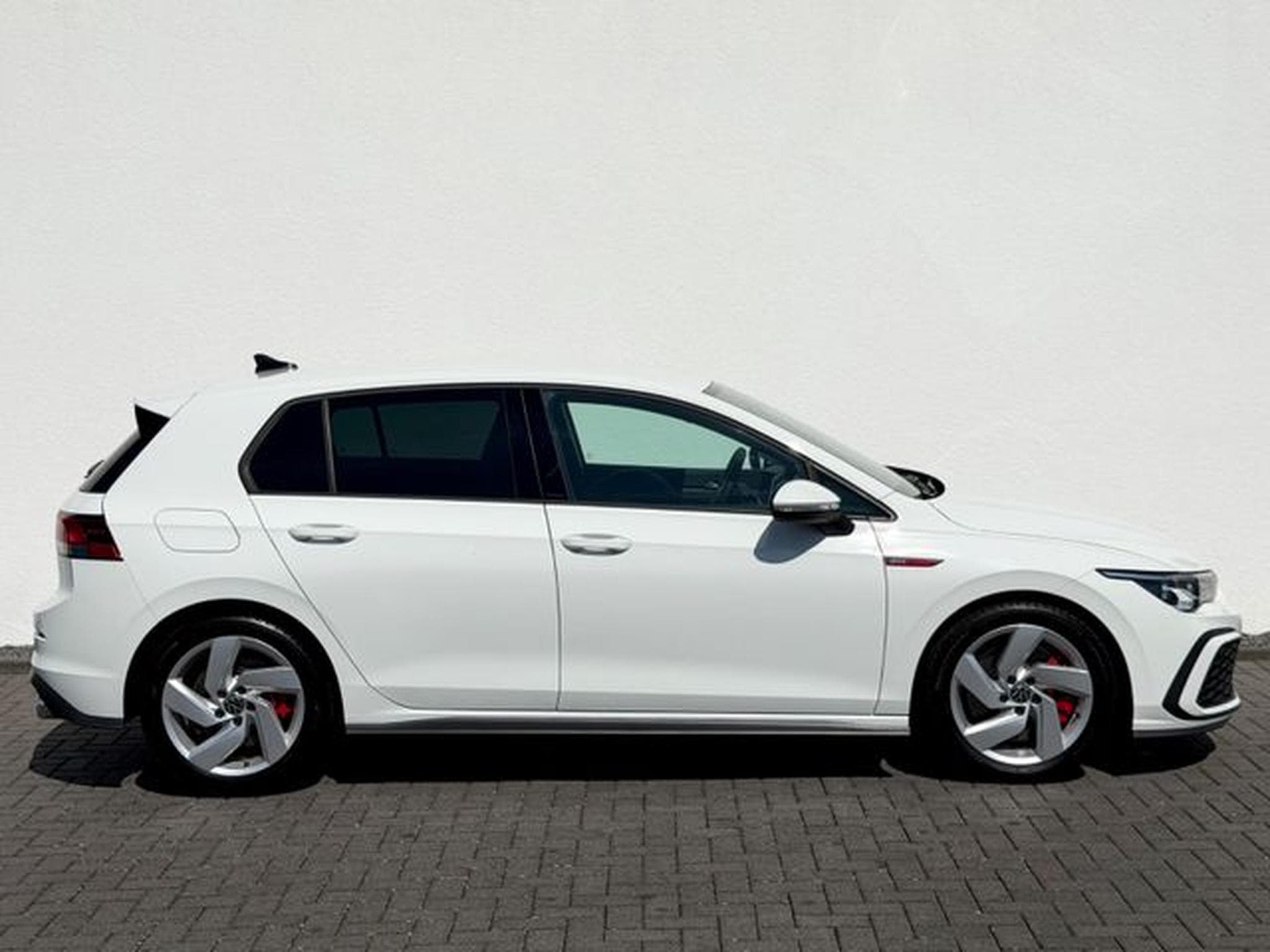 VW Golf Golf 8 Lim. GTI /NAVI/LED/PDC/1.HAND/GARANTIE/ (2024) - Foto 4