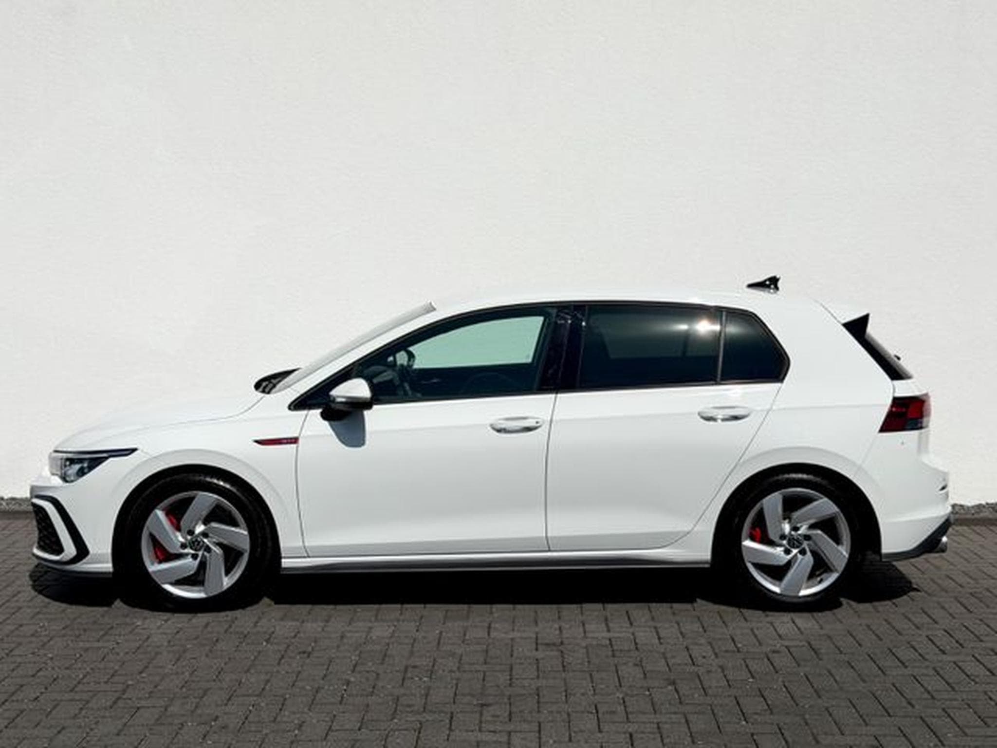 VW Golf Golf 8 Lim. GTI /NAVI/LED/PDC/1.HAND/GARANTIE/ (2024) - Foto 8