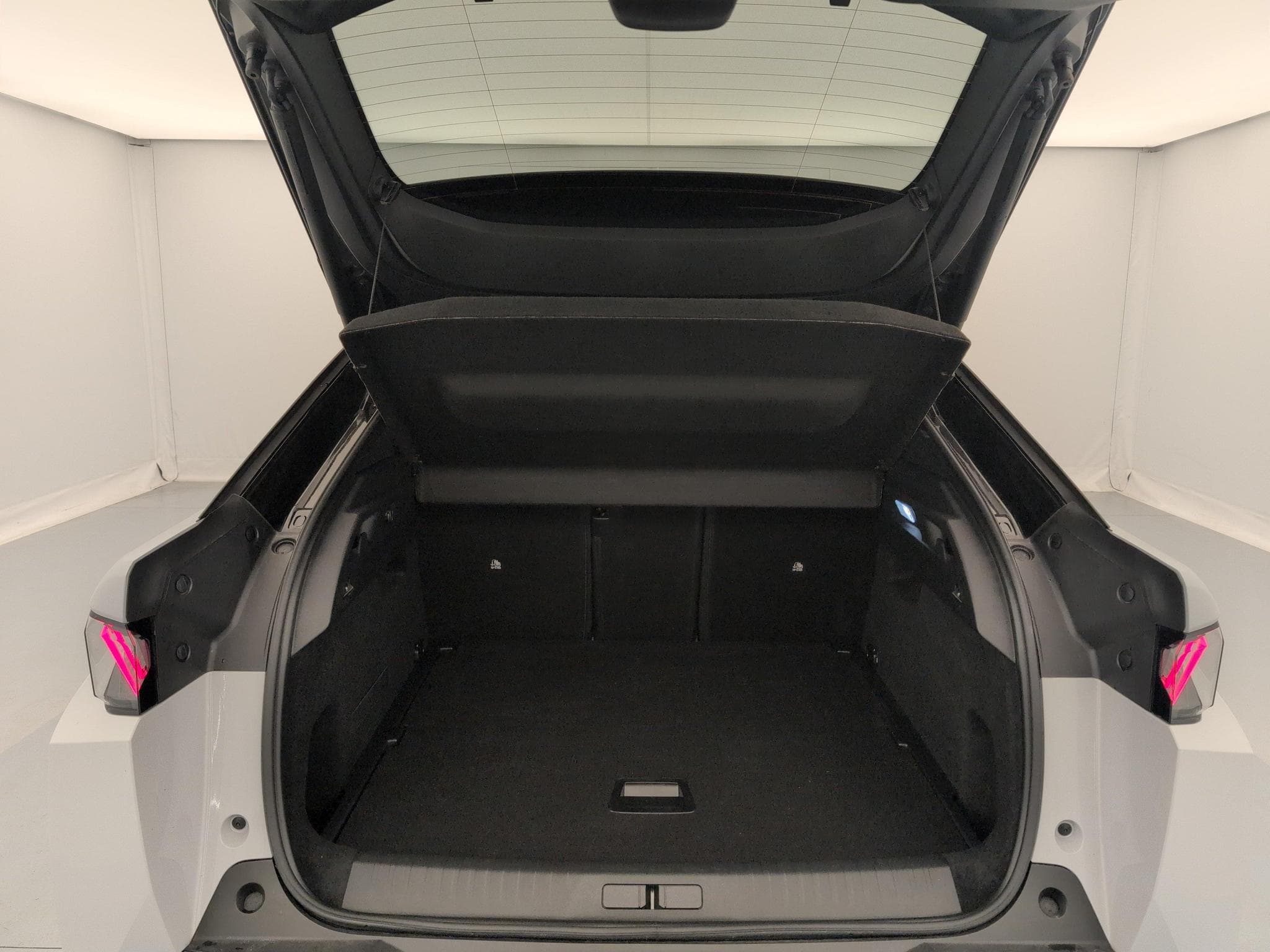 Peugeot 3008 Hybrid 145 e-DCS6 GT (2025) - Photo 16