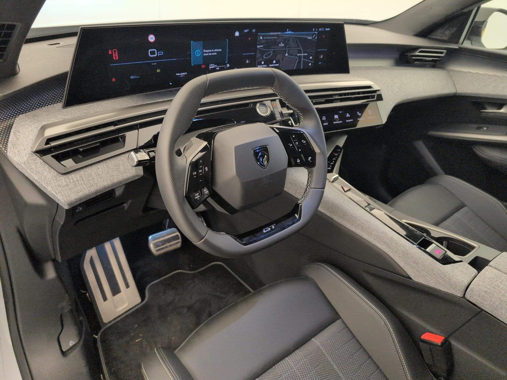 Peugeot 3008 Hybrid 145 e-DCS6 GT (2025) - Photo 18