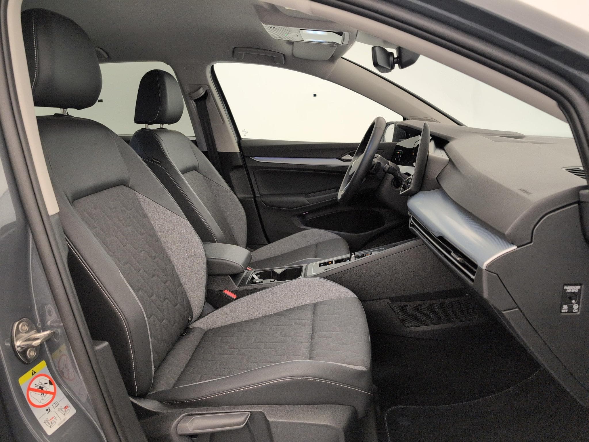VW Golf VIII 1.5 eTSI EVO2 116 DSG7 Life Plus (2025) - Photo 9