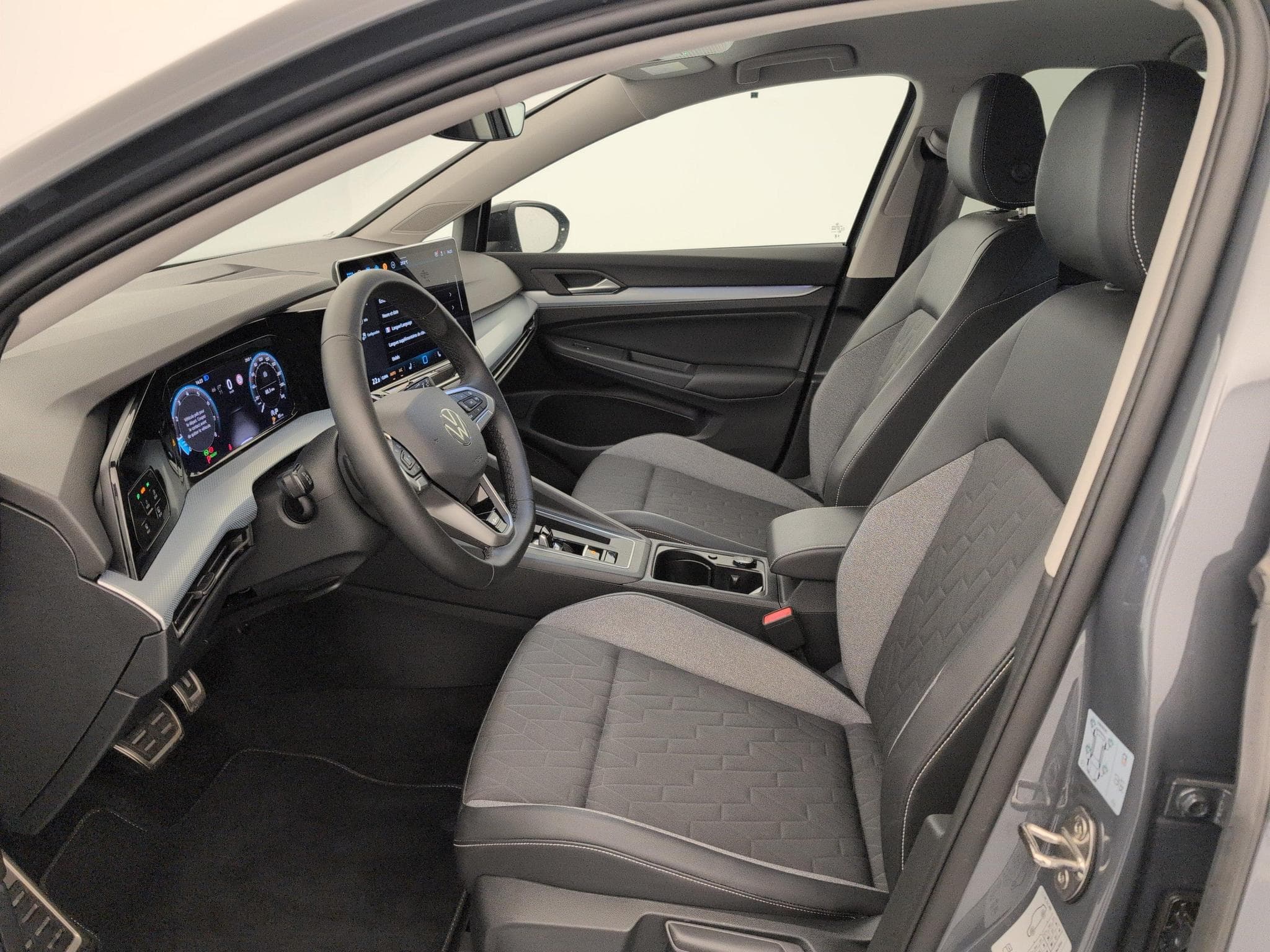 VW Golf VIII 1.5 eTSI EVO2 116 DSG7 Life Plus (2025) - Photo 17