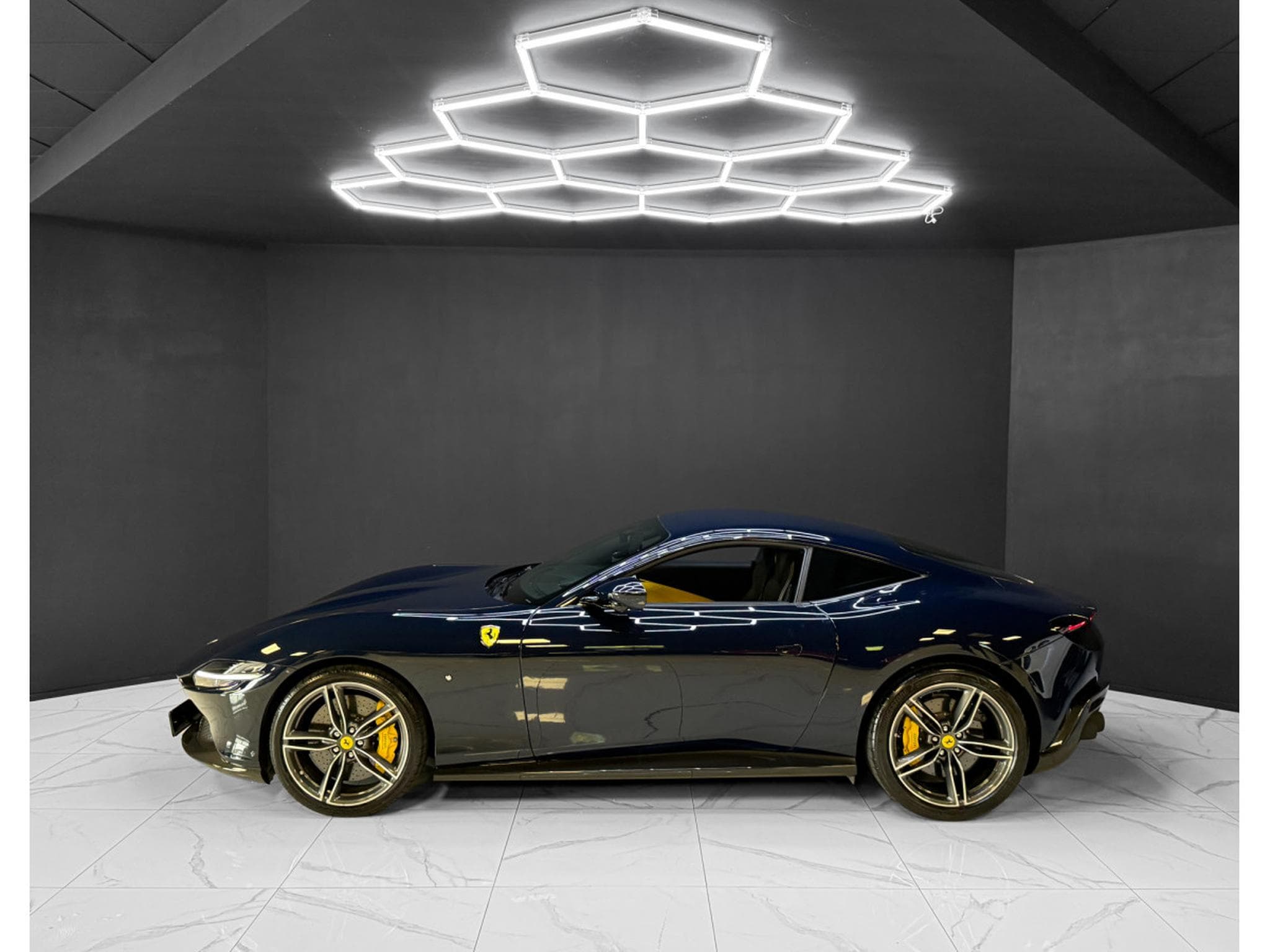 Ferrari Roma 3.9 T V8 DCT / FULL CARBON / ADAS / Magn.Ride (2023) - Photo 2