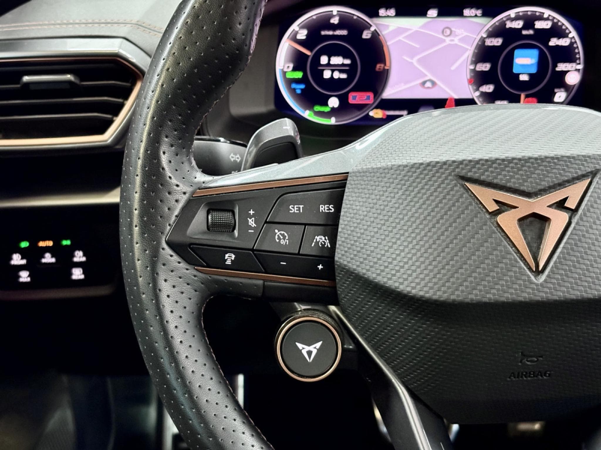Cupra Formentor VZ 245CV PHEV eHybrid DSG6 *PANO* *ACC* HAYON * ATELLAGE* (2023) - Photo 10