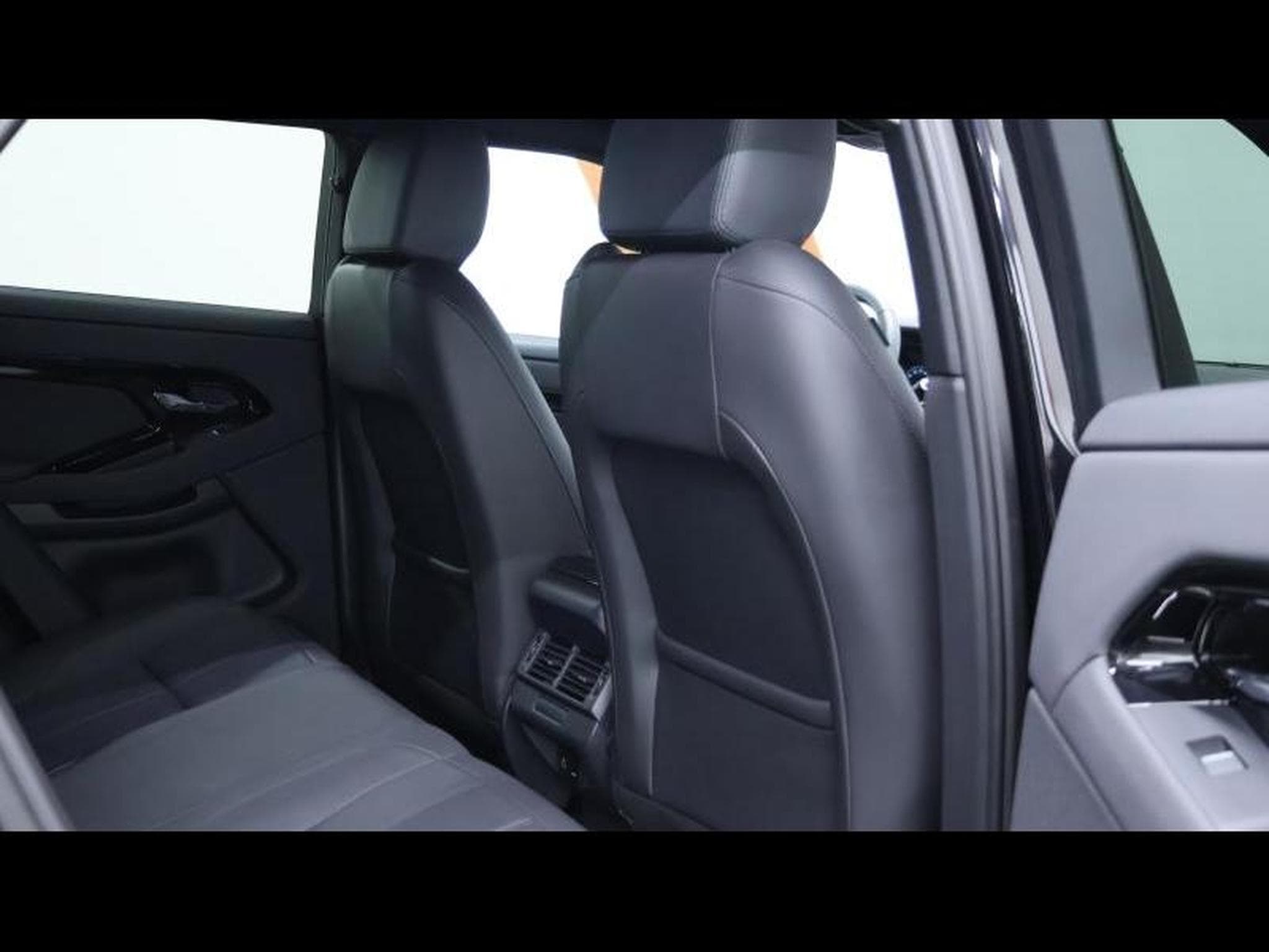 Land-Rover Range Rover Evoque D165 S AWD Auto (2025) - Photo 13