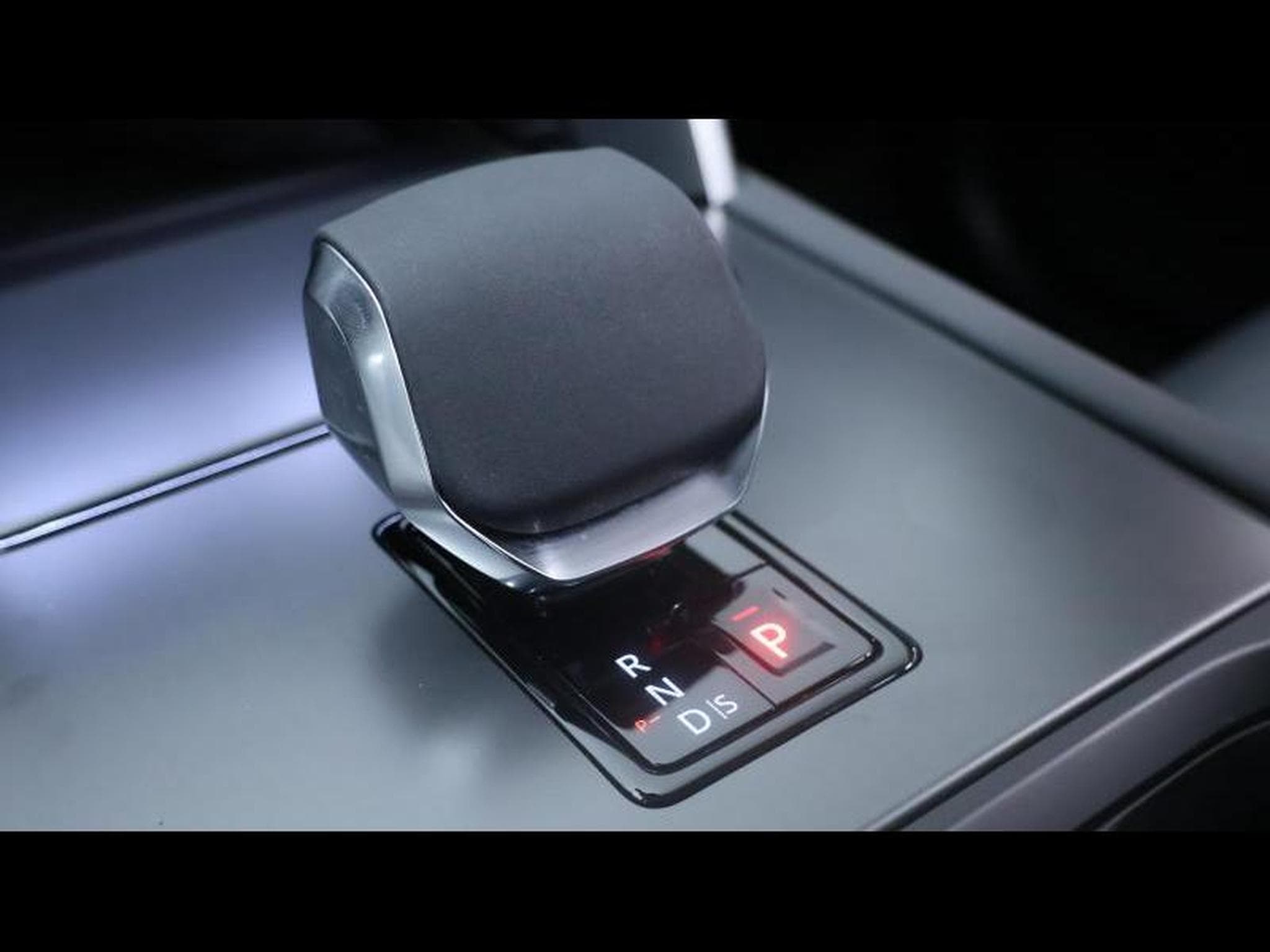Land-Rover Discovery Sport D165 S AWD AUTO (2025) - Photo 19