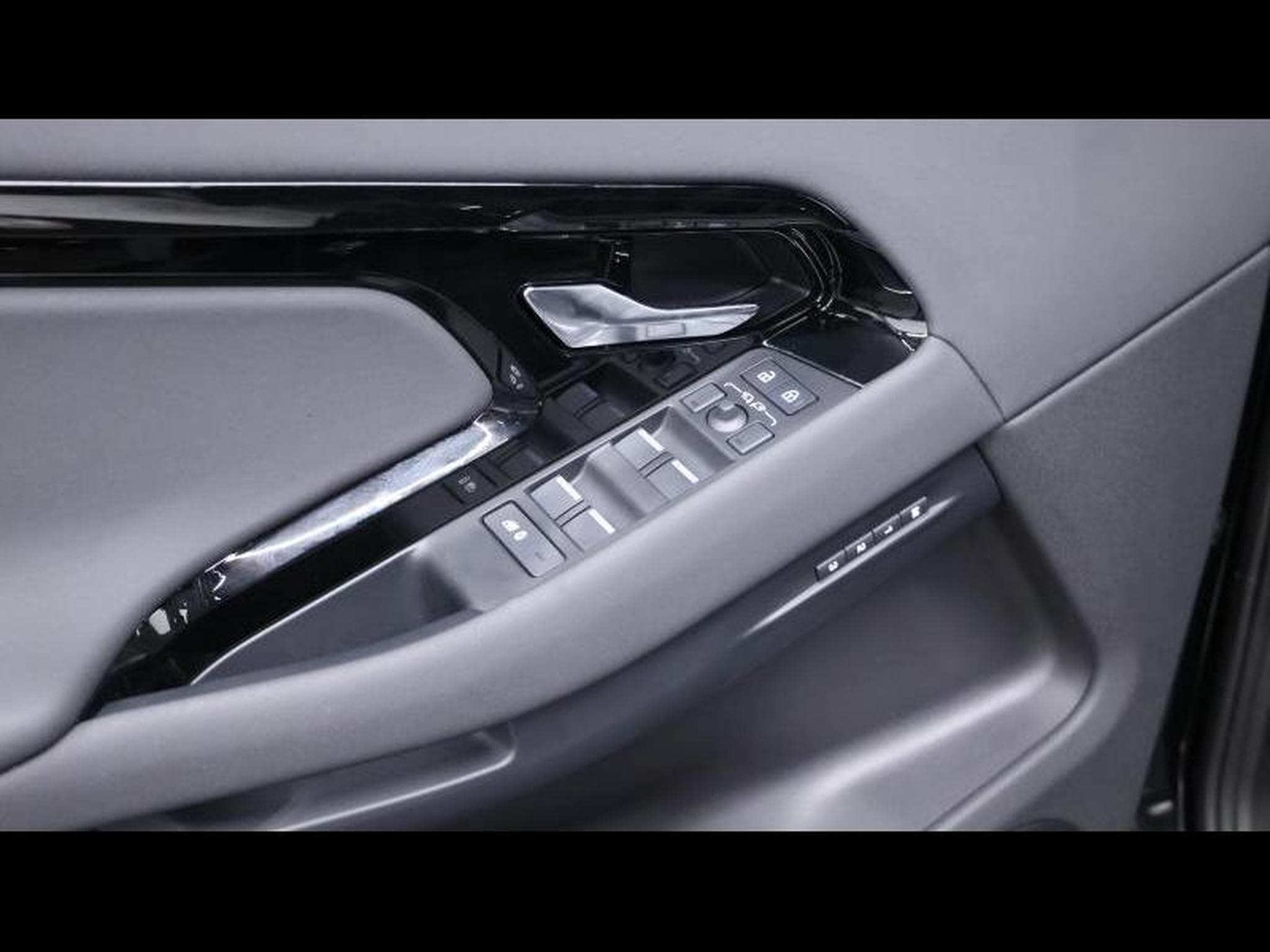 Land-Rover Range Rover Evoque D165 S AWD Auto (2025) - Photo 24