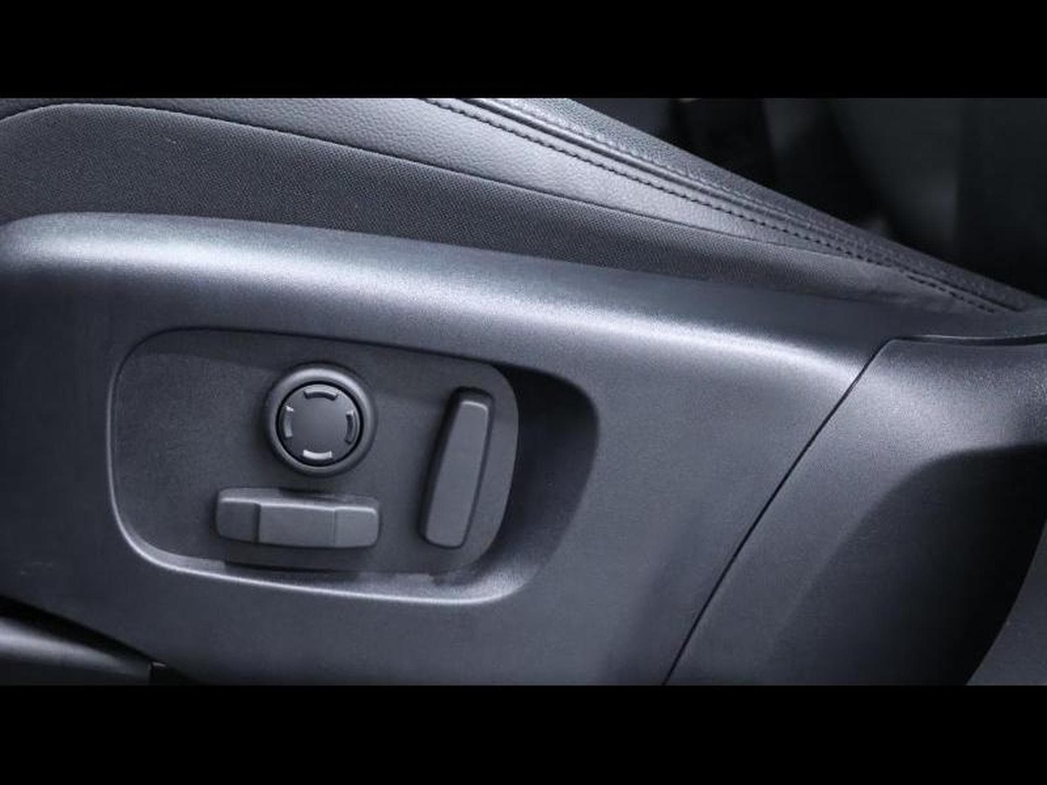 Land-Rover Range Rover Evoque D165 S AWD Auto (2025) - Photo 25