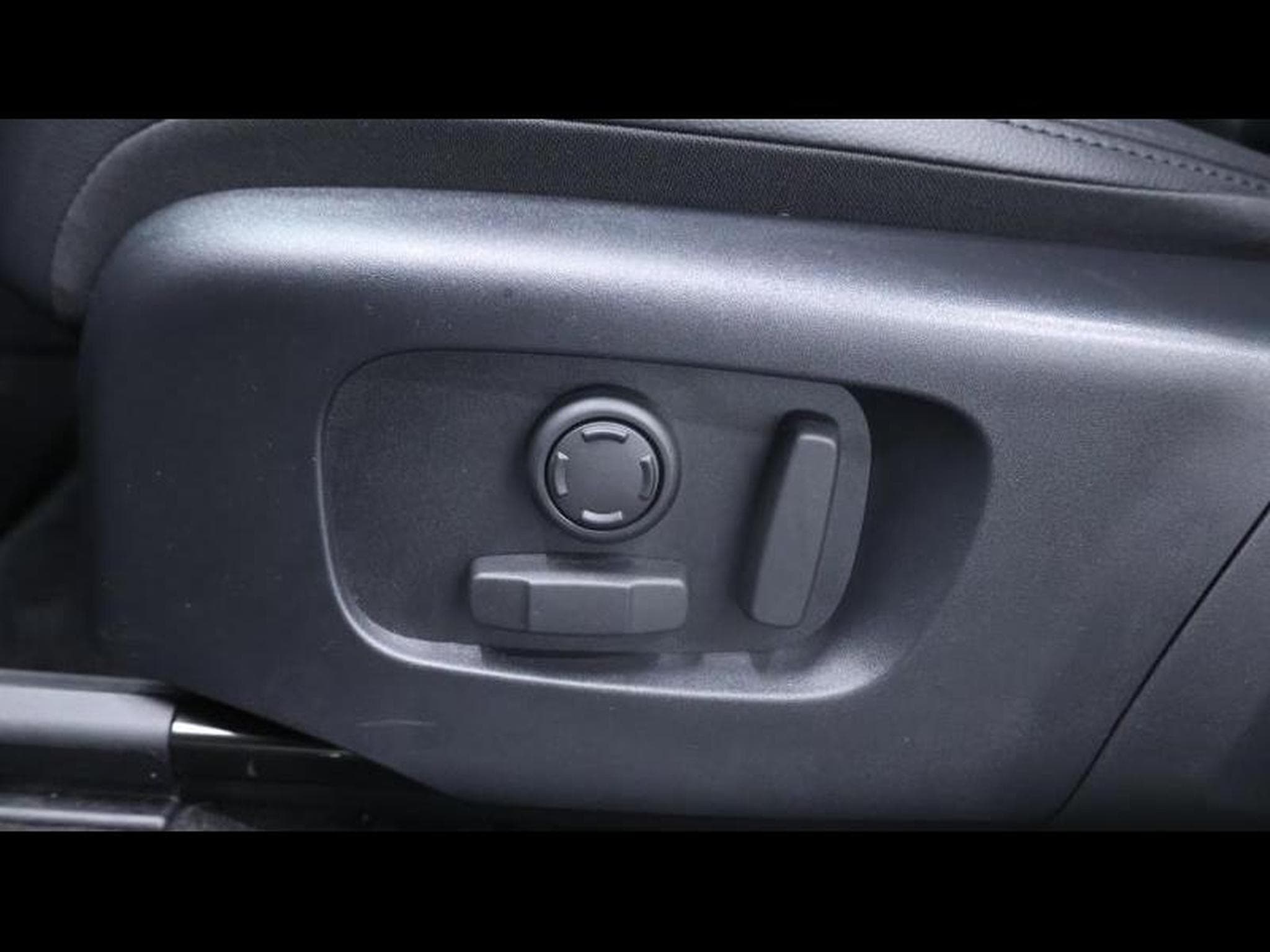 Land-Rover Discovery Sport D165 S AWD AUTO (2025) - Photo 24