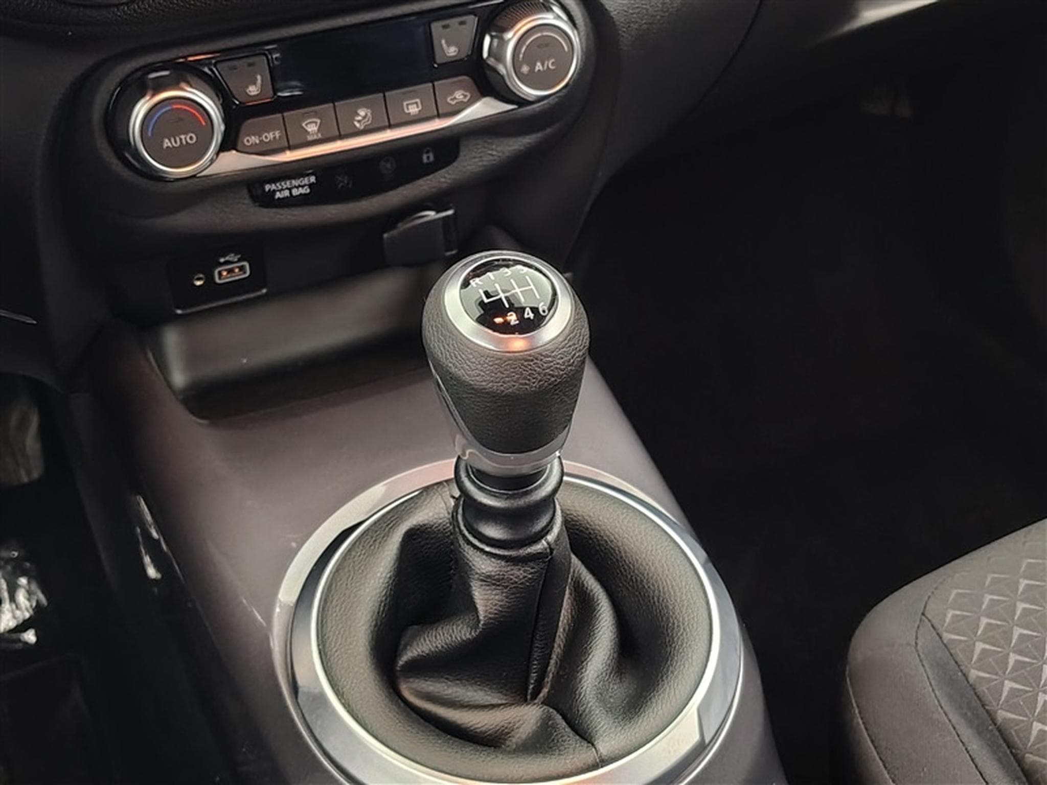 Nissan Juke 1.0 DIG-T 2WD Acenta CARPLAY / FULL LED / CLIM (2023) - Foto 12