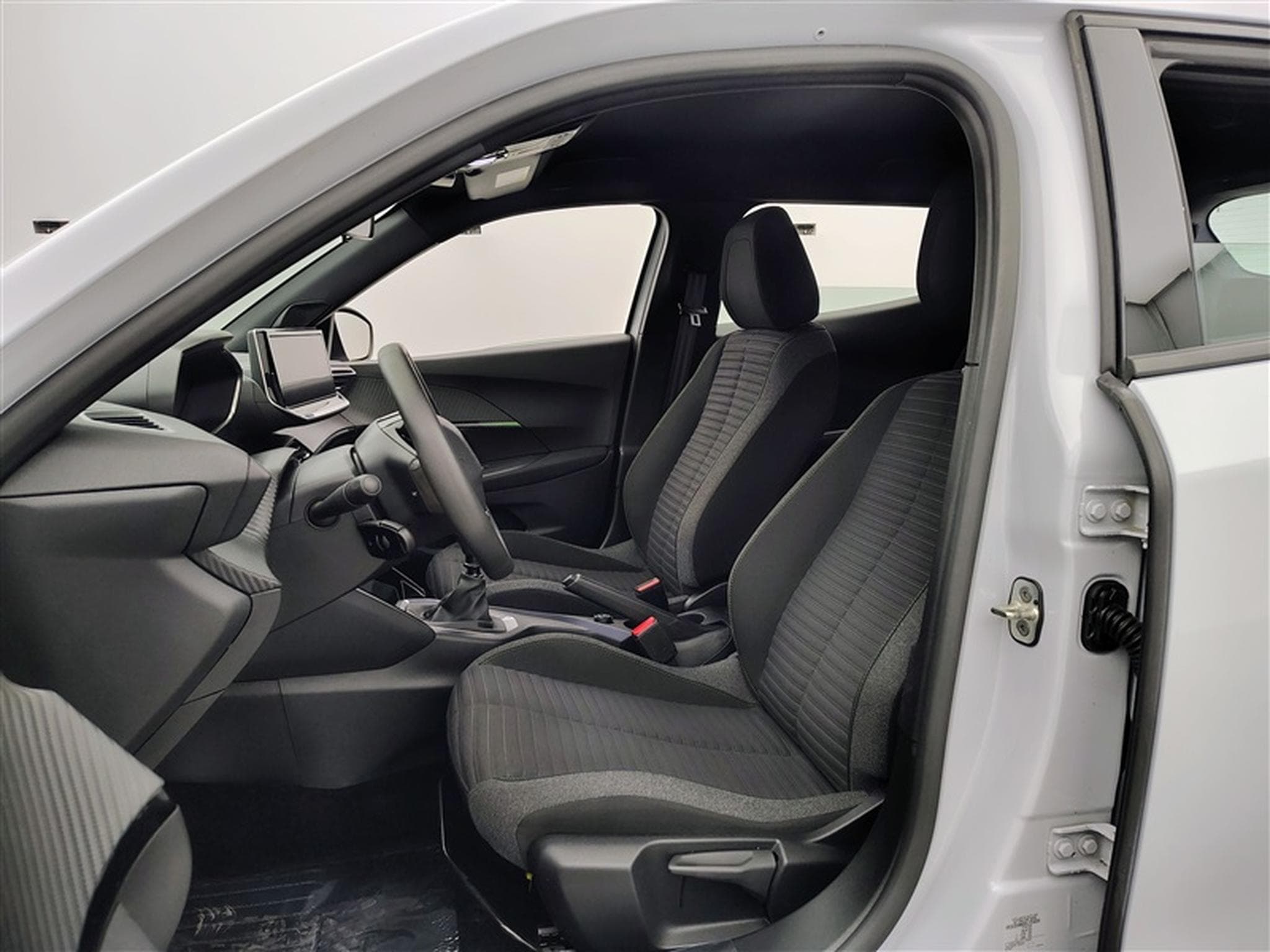 Peugeot 2008 1.2 Turbo 100Cv  Navi / Led / PDC (2024) - Photo 7