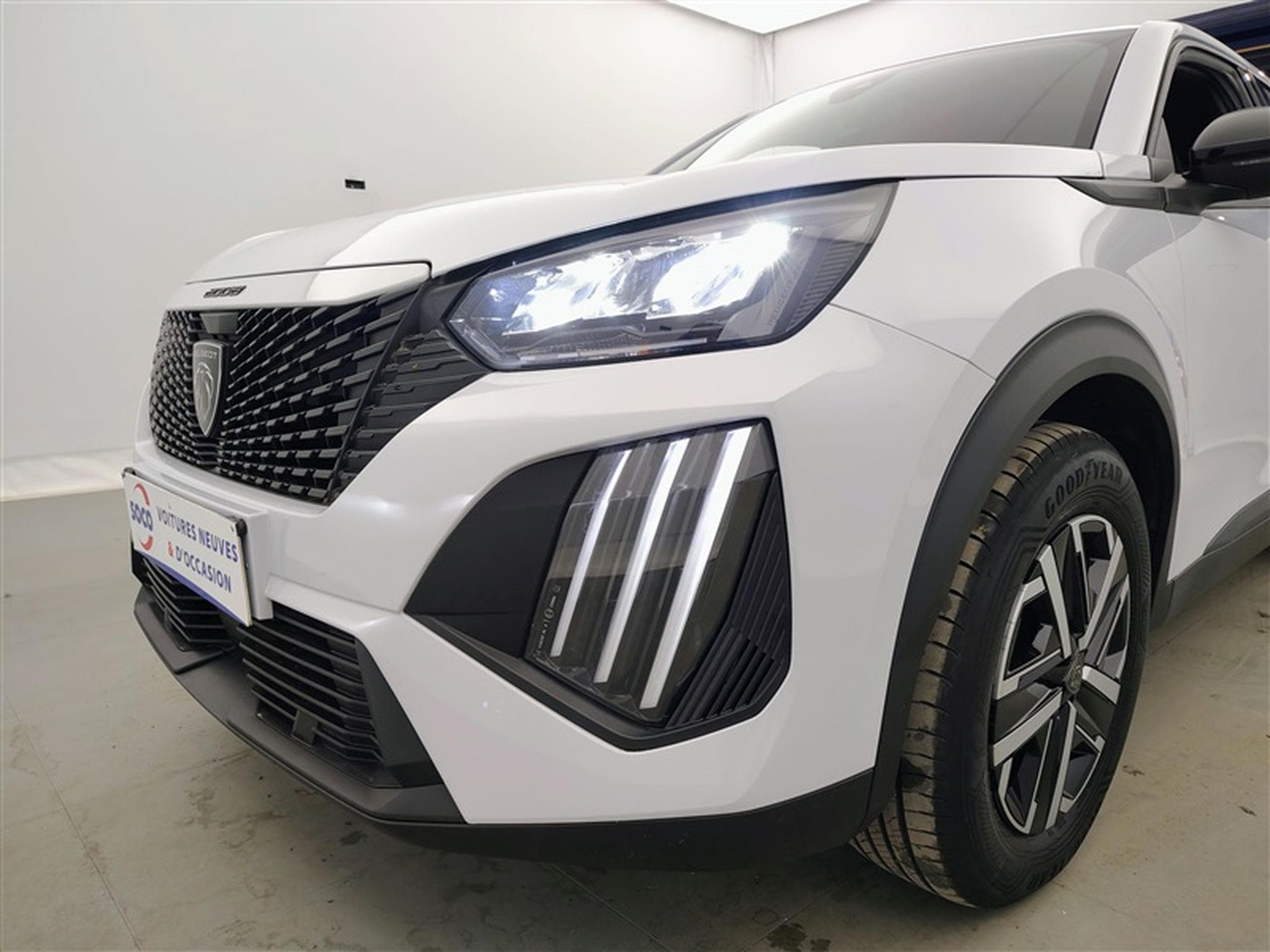 Peugeot 2008 1.2 Turbo 100Cv  Navi / Led / PDC (2024) - Photo 15