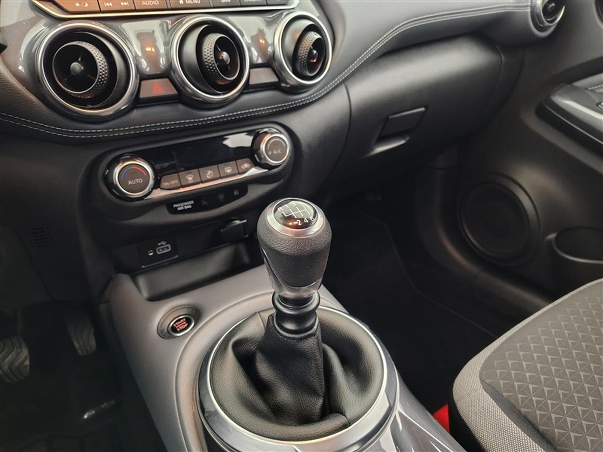 Nissan Juke 1.0 DIG-T 2WD N-Connecta (EU6AP) (2021) - Photo 12