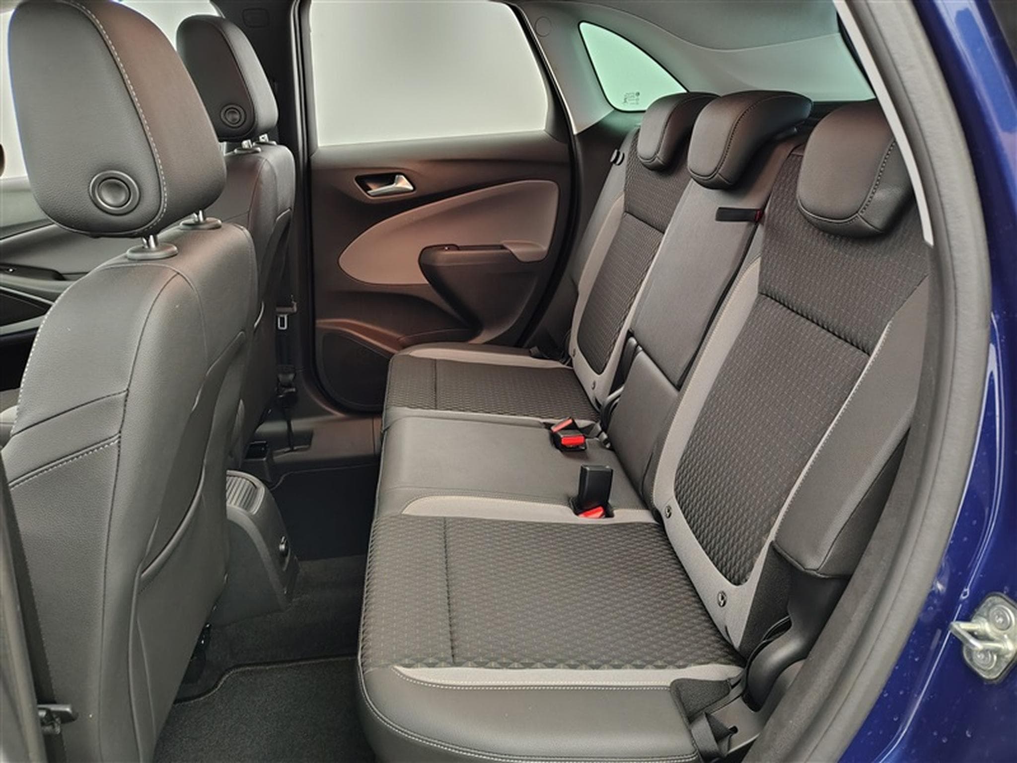 Opel Crossland 1.5 TD ECOTEC Ultimate Navi / Led / PDC av+ar (2020) - Foto 13