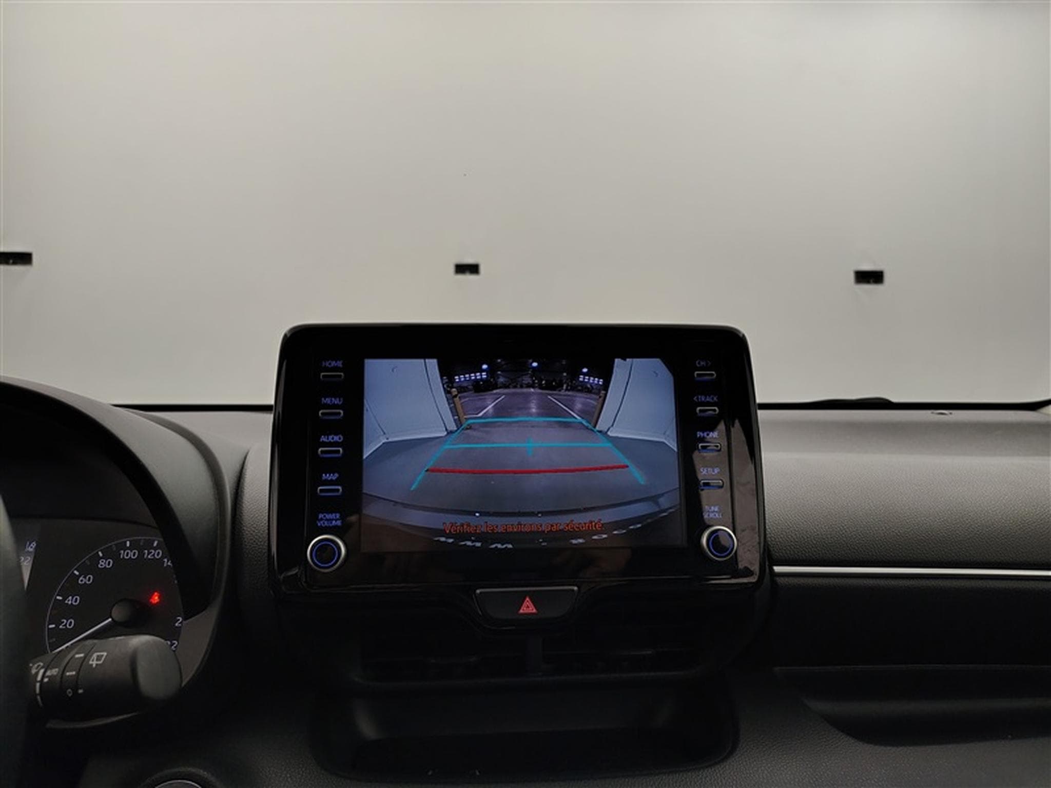 Mazda 2 1.5 Hybrid VVT-I CVT 92Cv Agile CARPLAY / CLIM (2023) - Photo 17