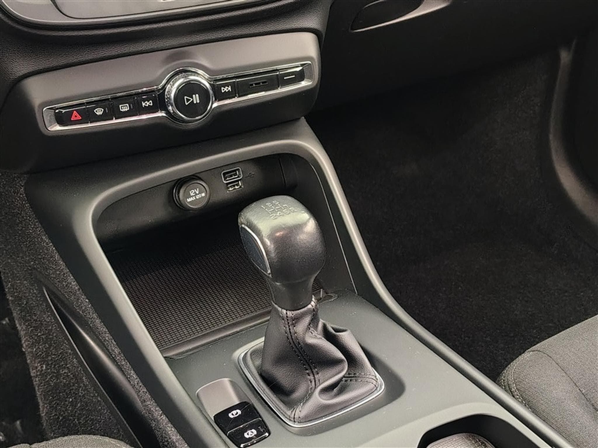 Volvo XC40 1.5 T3 Momentum Core (2020) - Foto 12