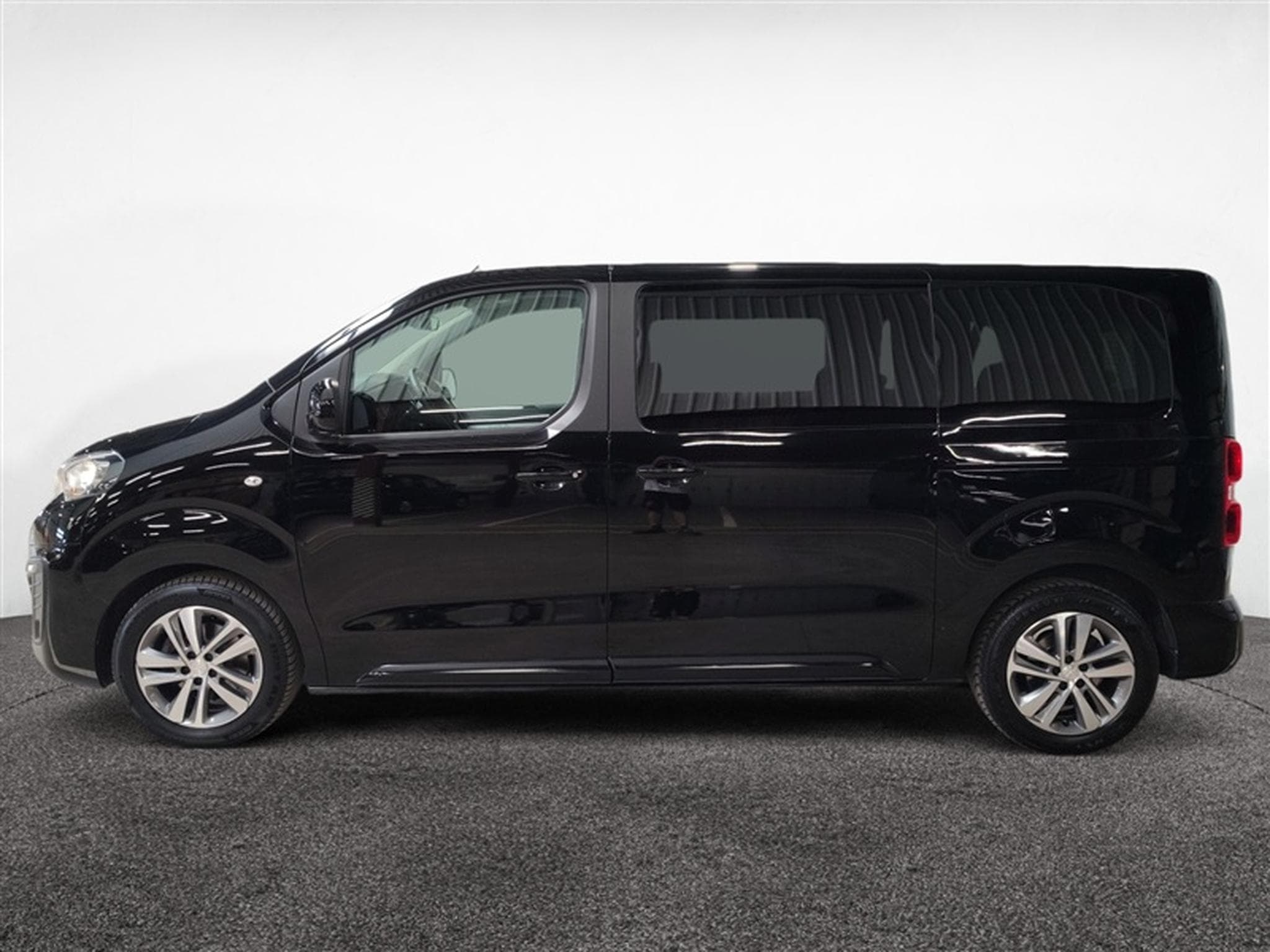 Peugeot Traveller 2.0 BlueHDi AUTO/ 8PL NAVI / LED (2022) - Photo 3