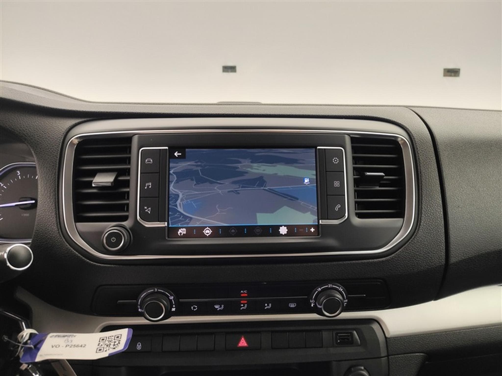 Peugeot Traveller 2.0 BlueHDi AUTO/ 8PL NAVI / LED (2022) - Photo 11