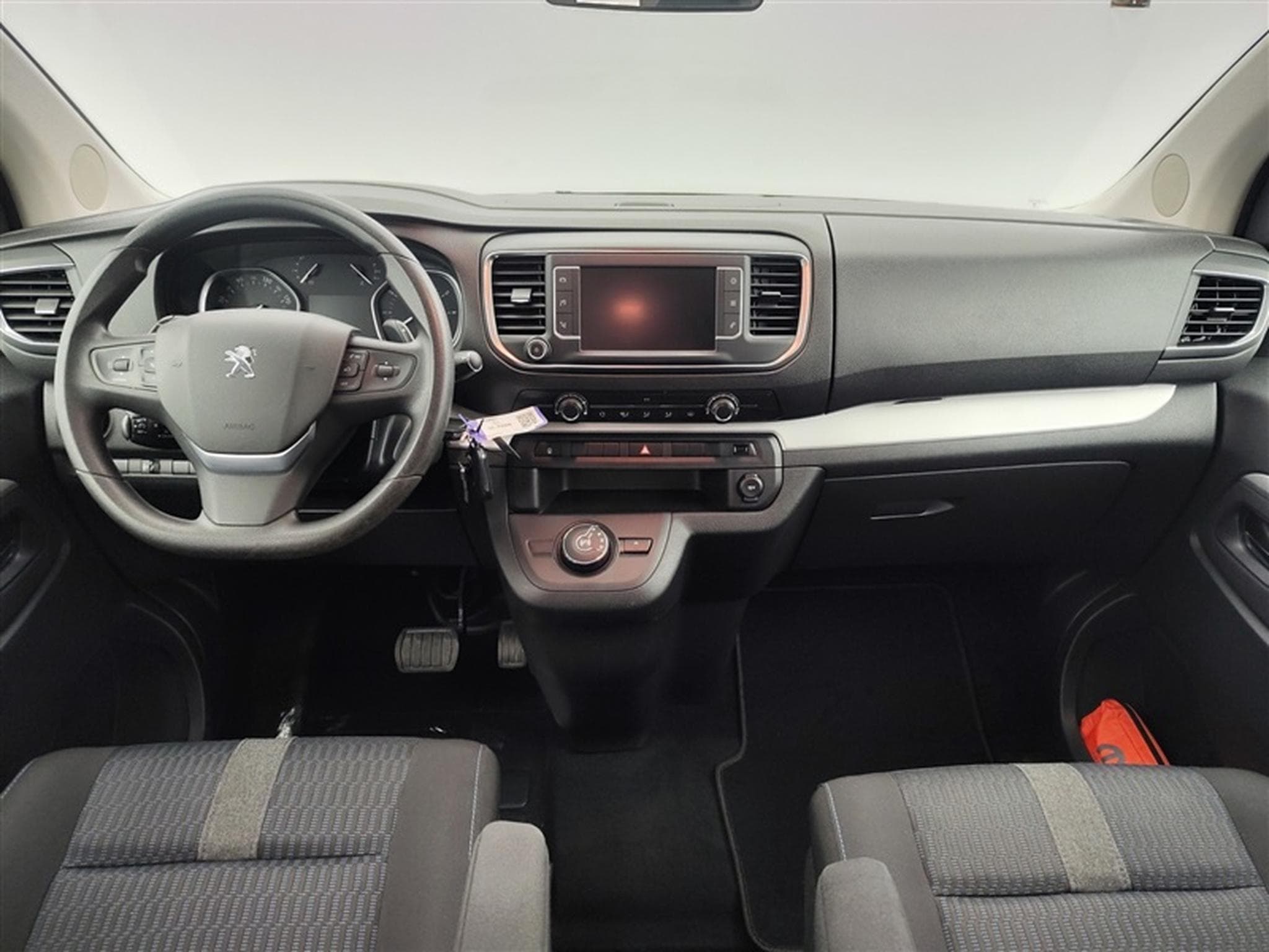Peugeot Traveller 2.0 BlueHDi AUTO/ 8PL NAVI / LED (2022) - Photo 8
