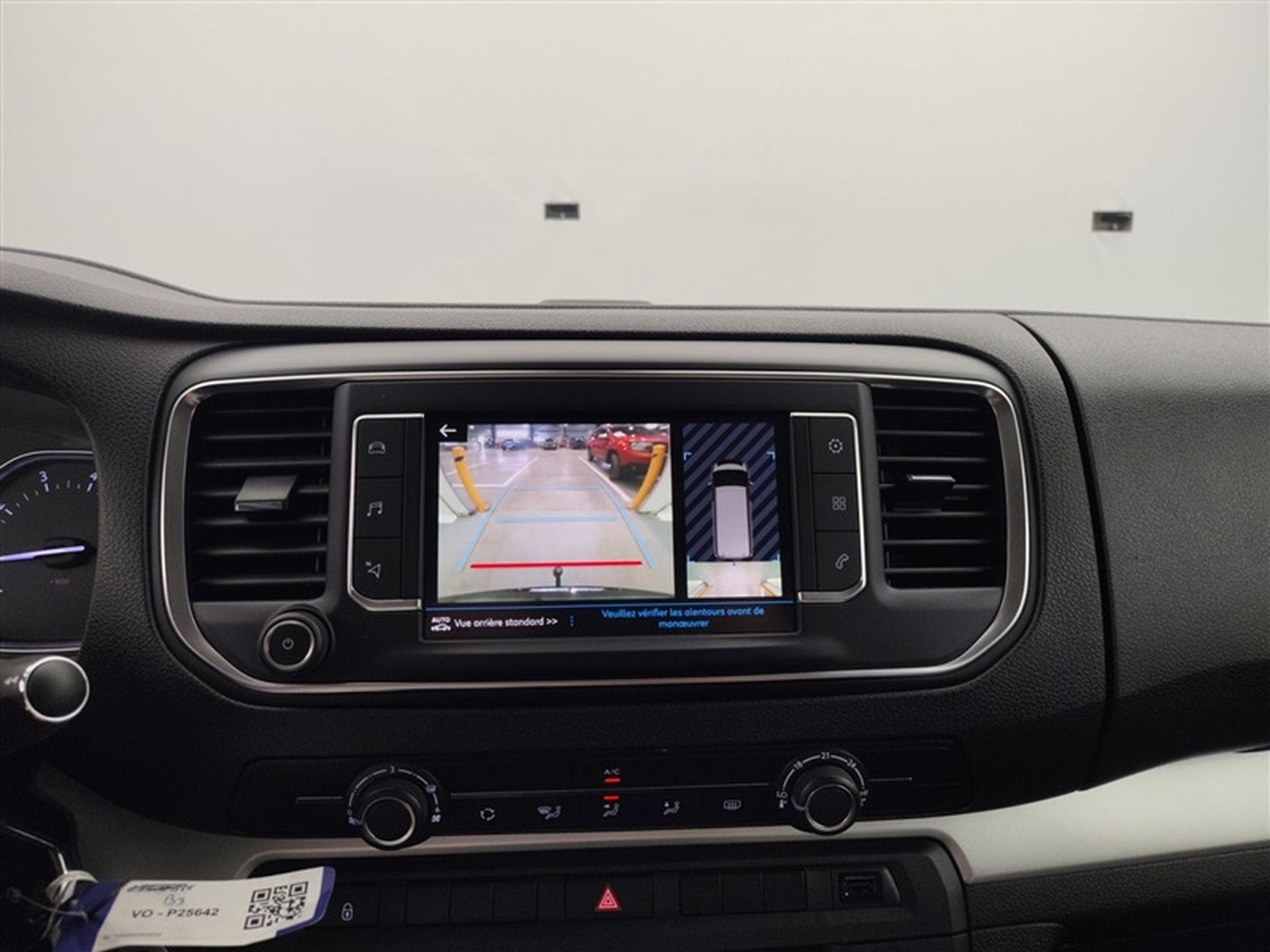 Peugeot Traveller 2.0 BlueHDi AUTO/ 8PL NAVI / LED (2022) - Photo 18