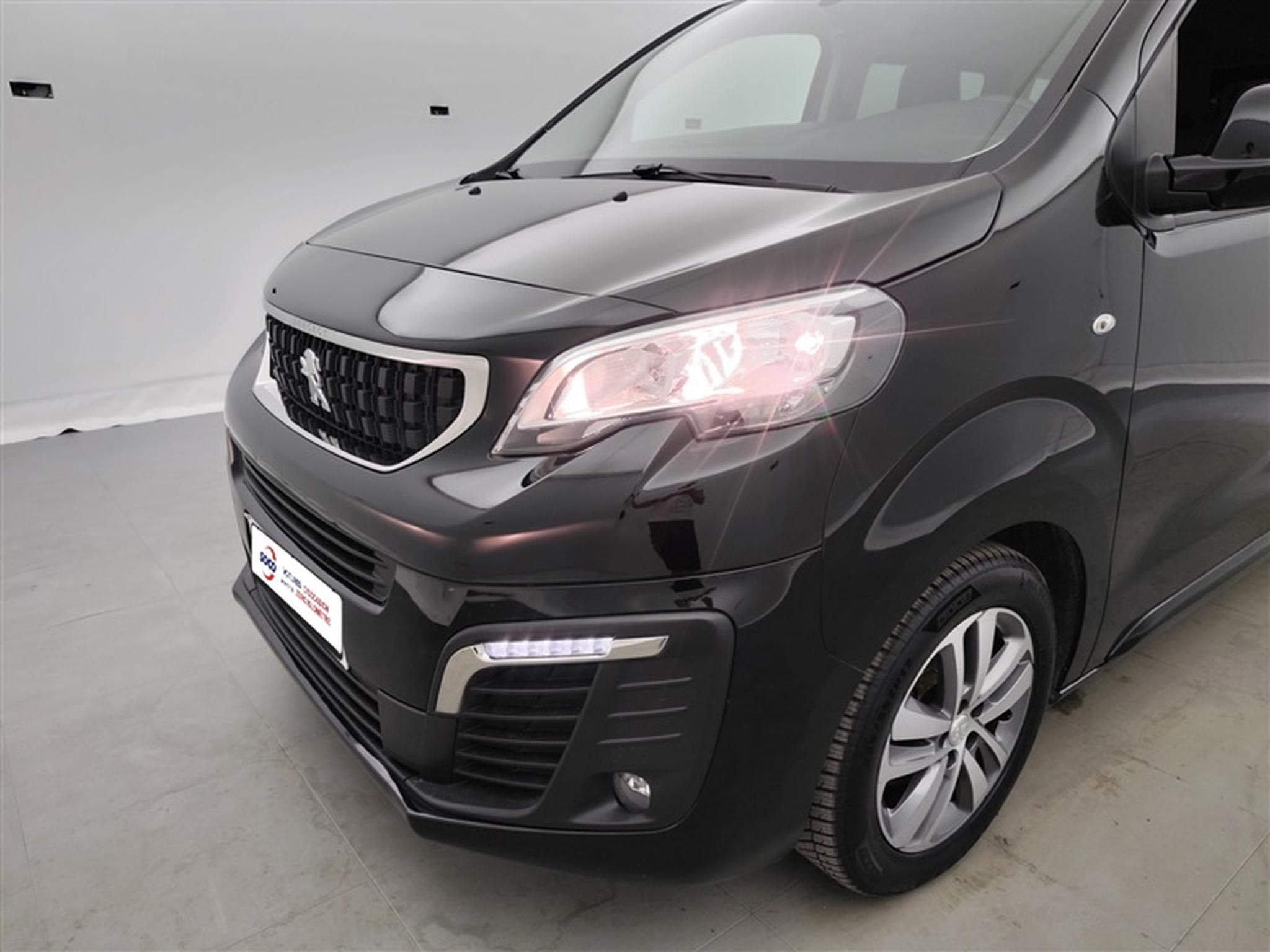 Peugeot Traveller 2.0 BlueHDi AUTO/ 8PL NAVI / LED (2022) - Photo 16