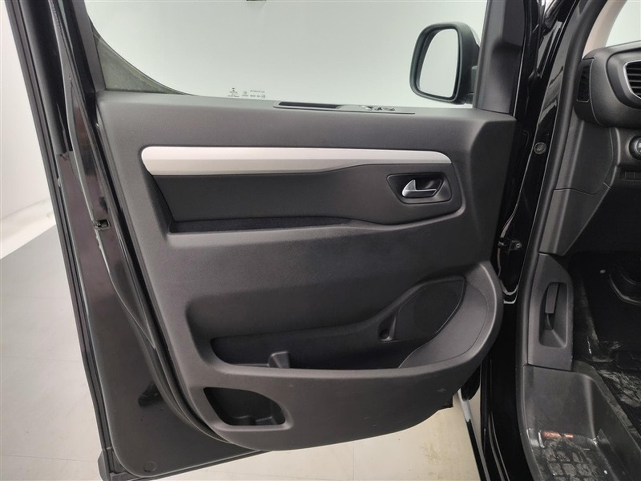 Peugeot Traveller 2.0 BlueHDi AUTO/ 8PL NAVI / LED (2022) - Photo 17